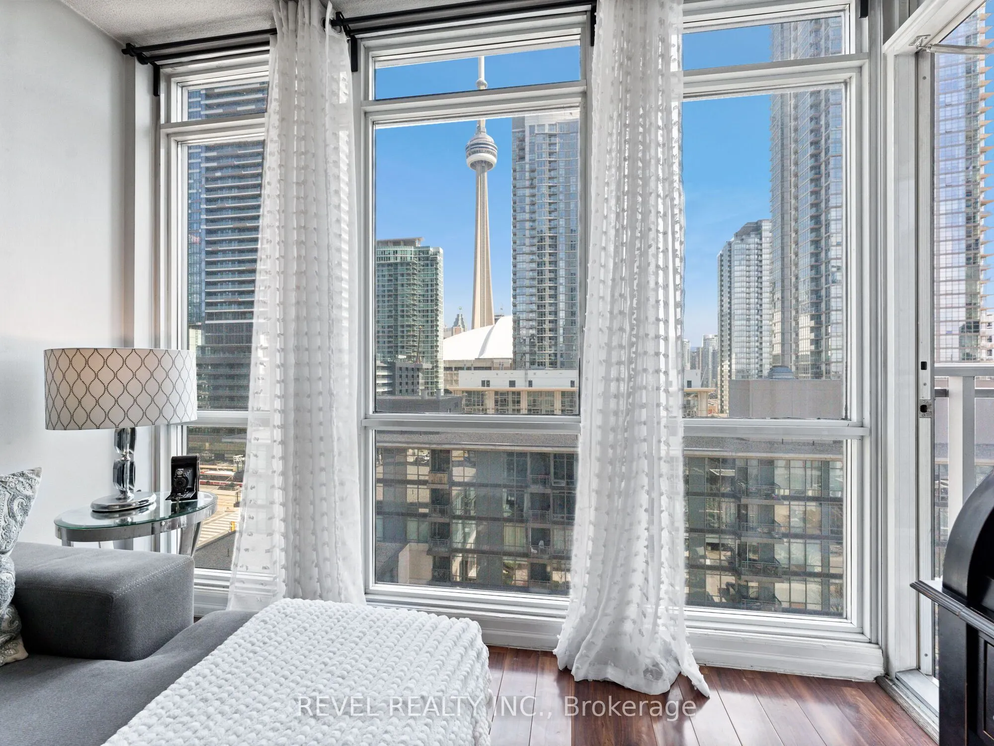 15 Fort York Boulevard E, #1208