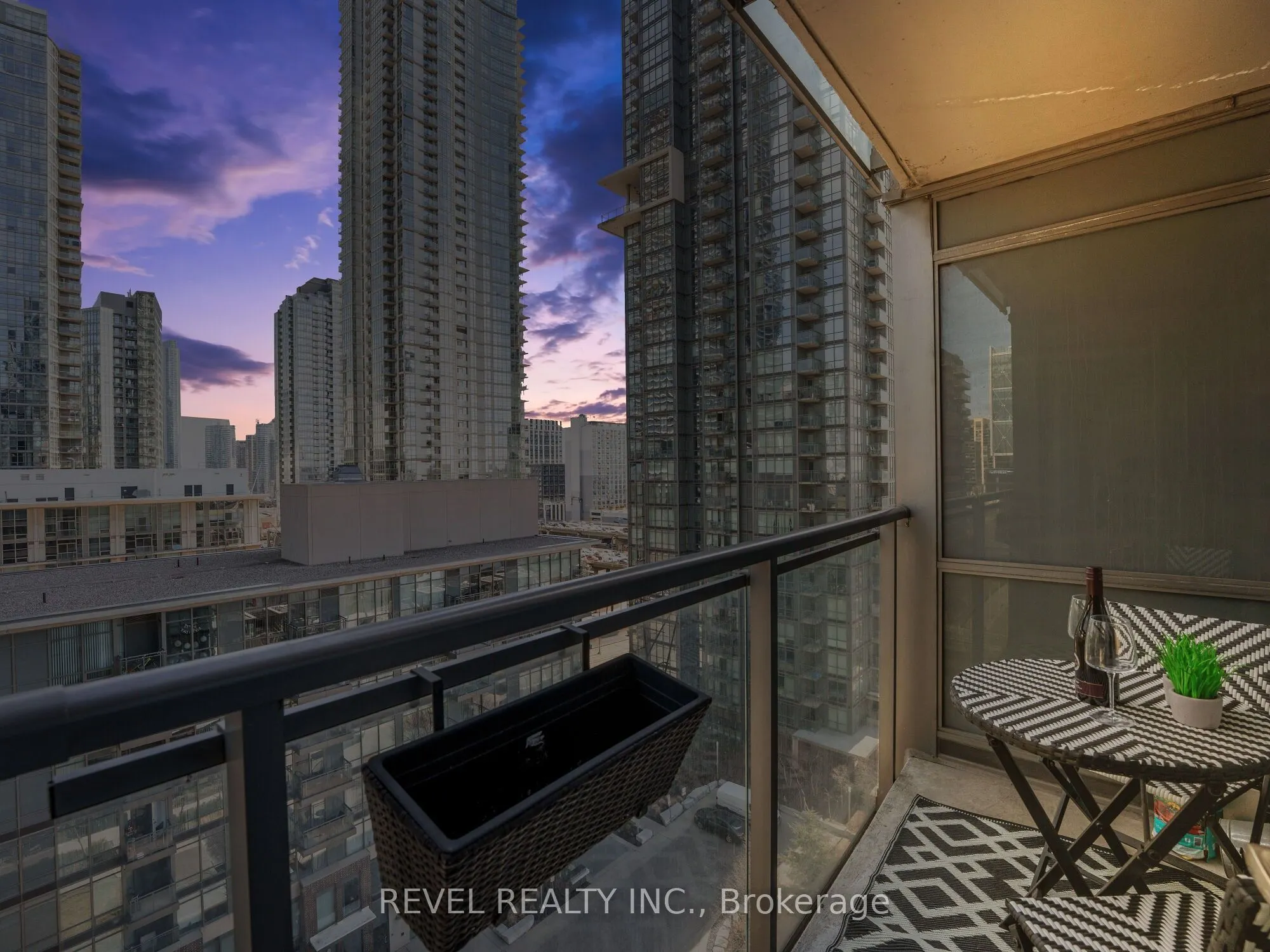 15 Fort York Boulevard E, #1208