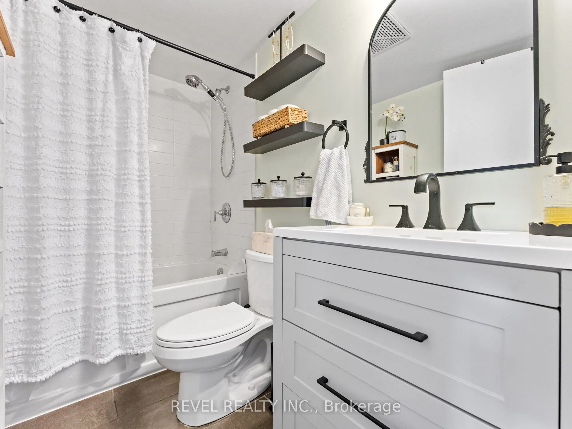 15 Fort York Boulevard E, #1208