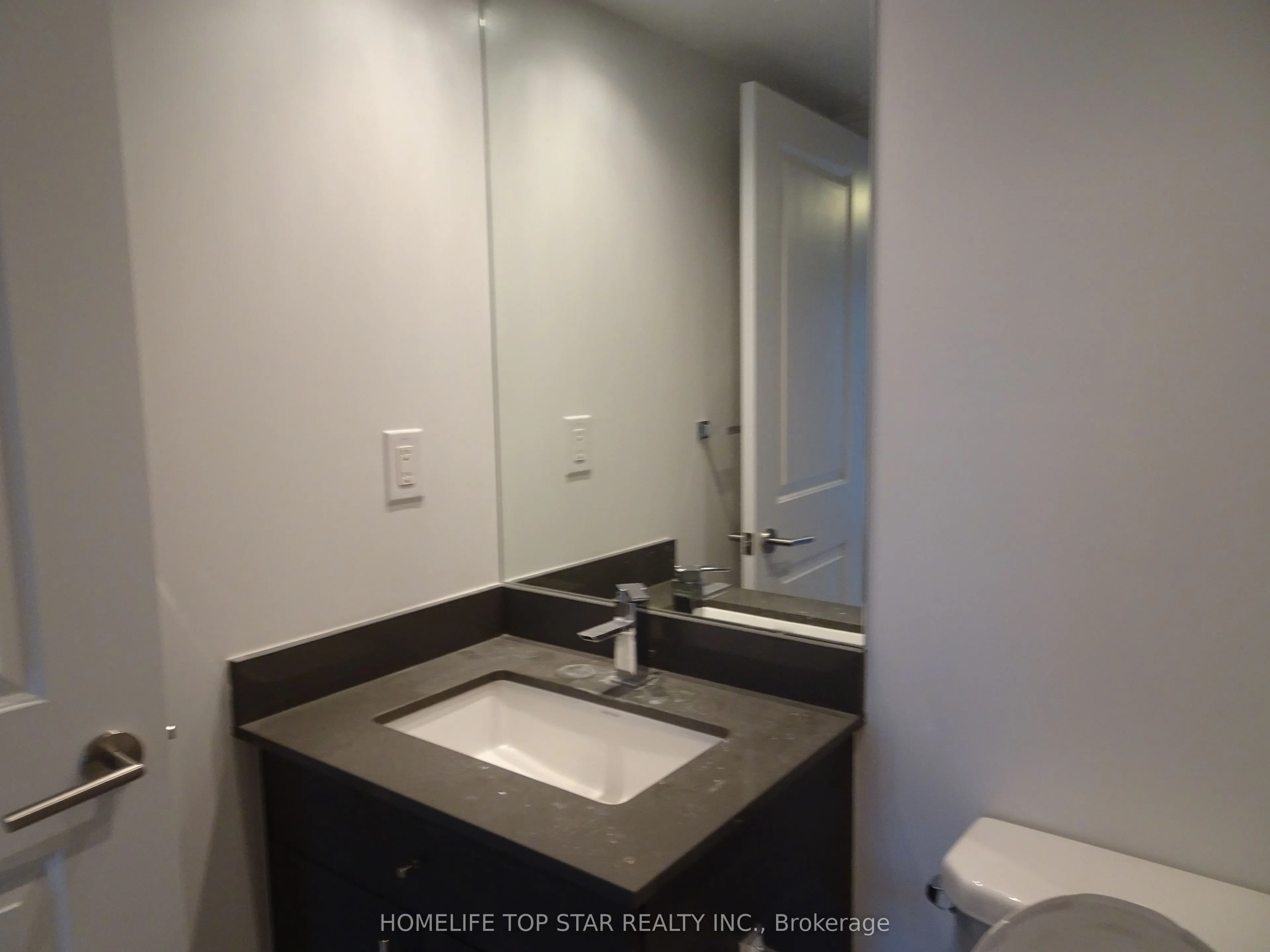 400 Adelaide Street E, #715