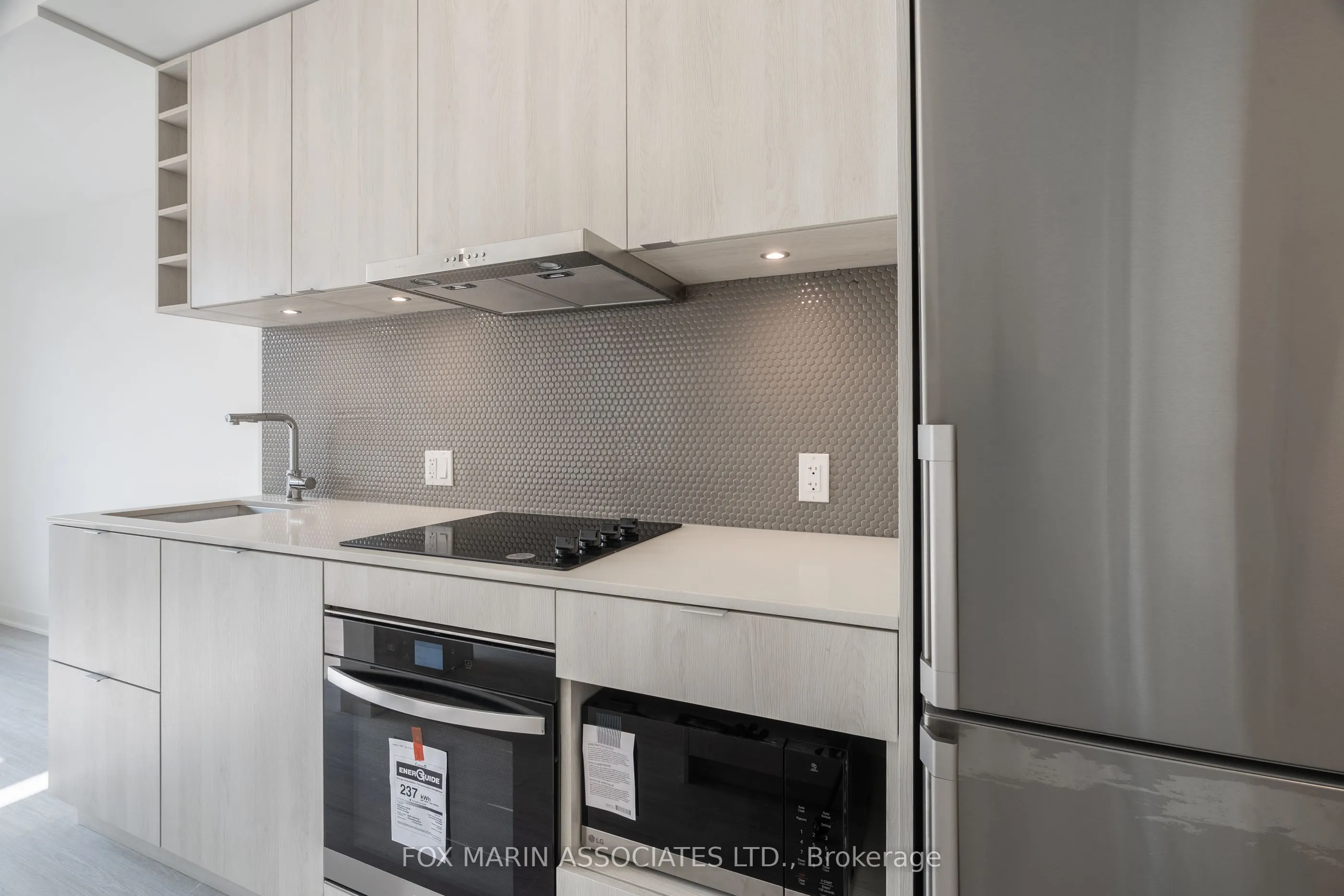 11 Yorkville Avenue, #715