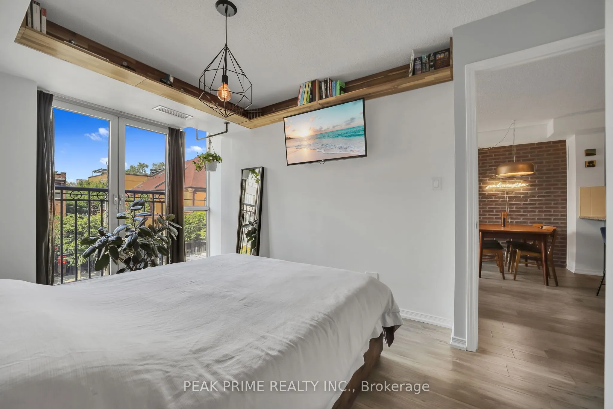 308 Palmerston Avenue, #306
