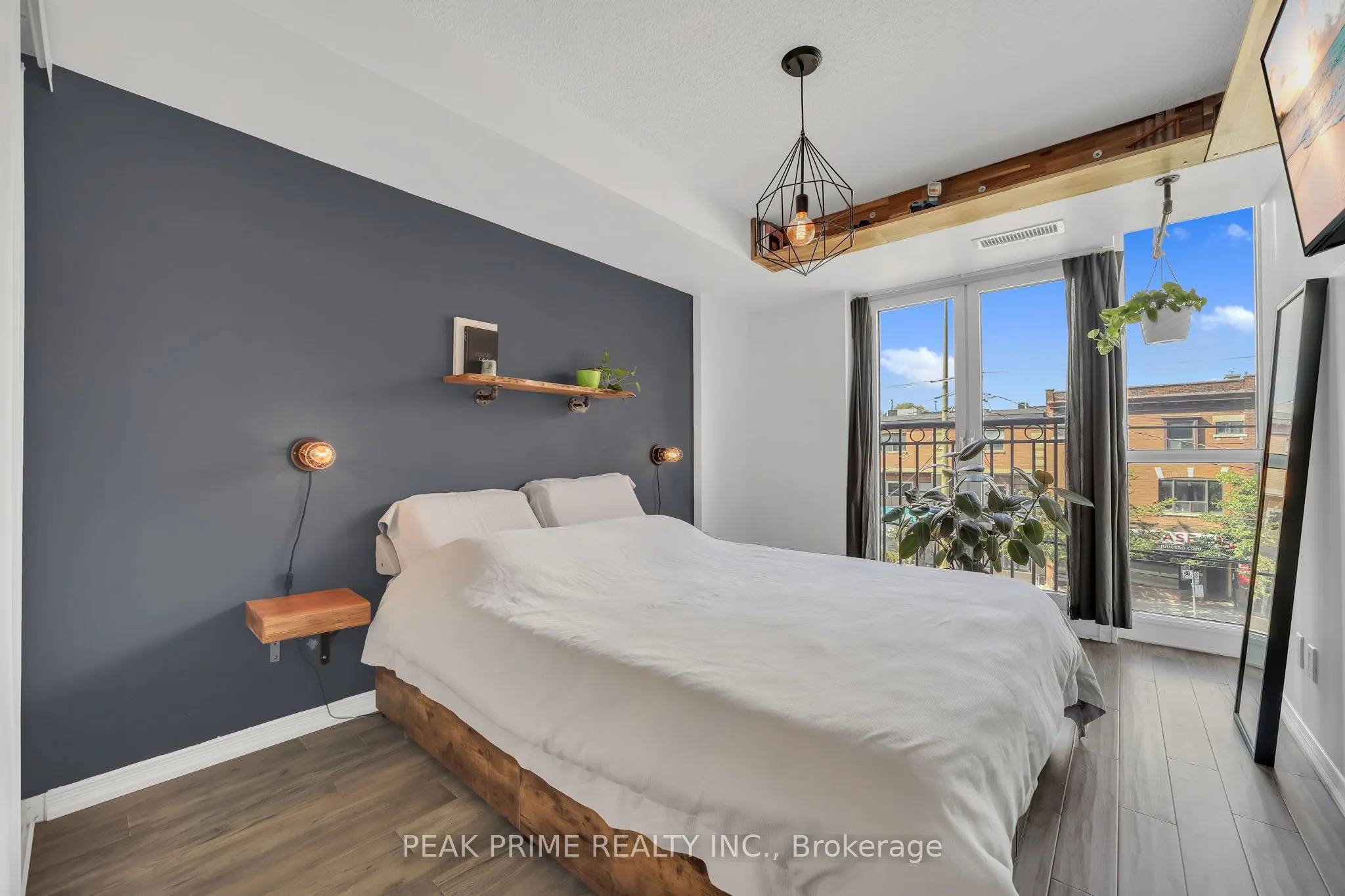 308 Palmerston Avenue, #306