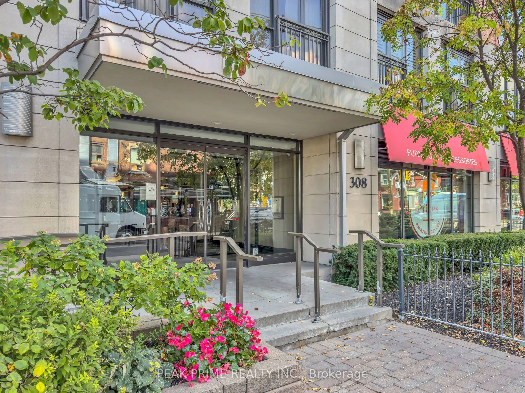 308 Palmerston Avenue, #306