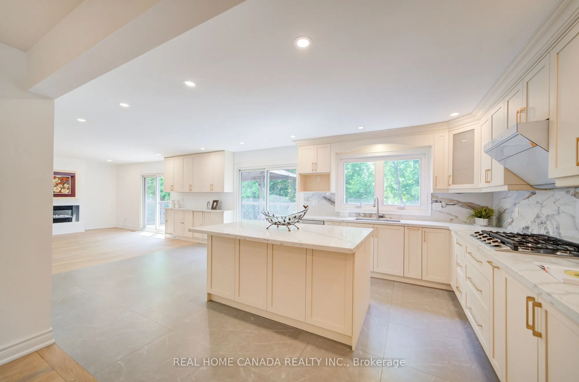 20 Saddletree Drive