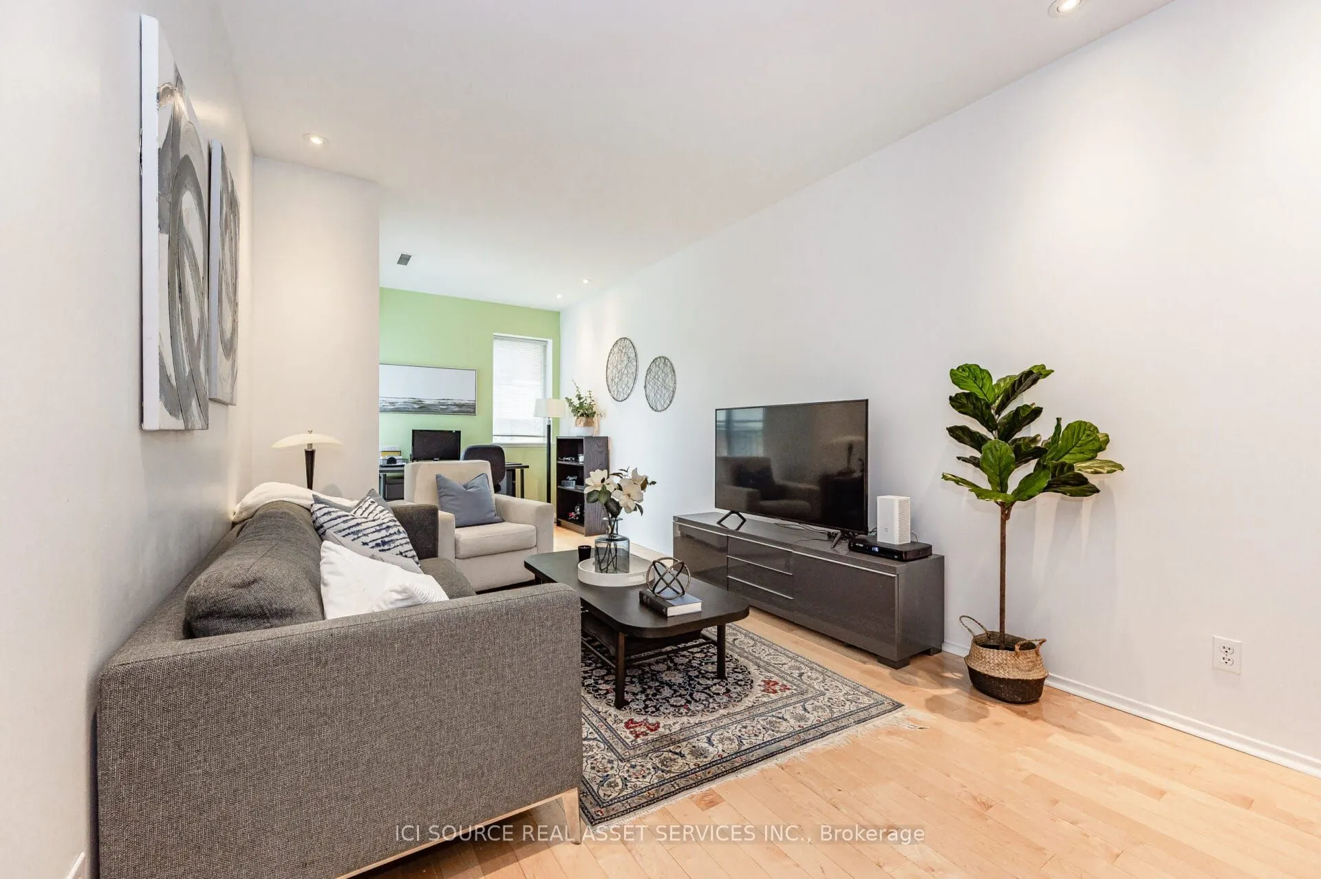 600 Eglinton Avenue E, #308
