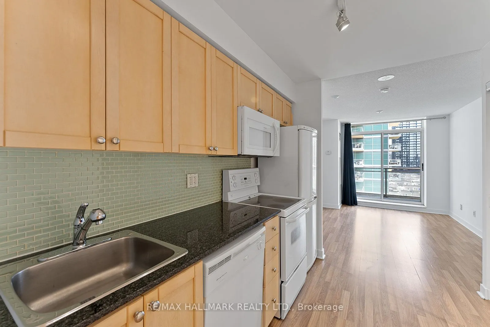 50 Lynn Williams Street, #902