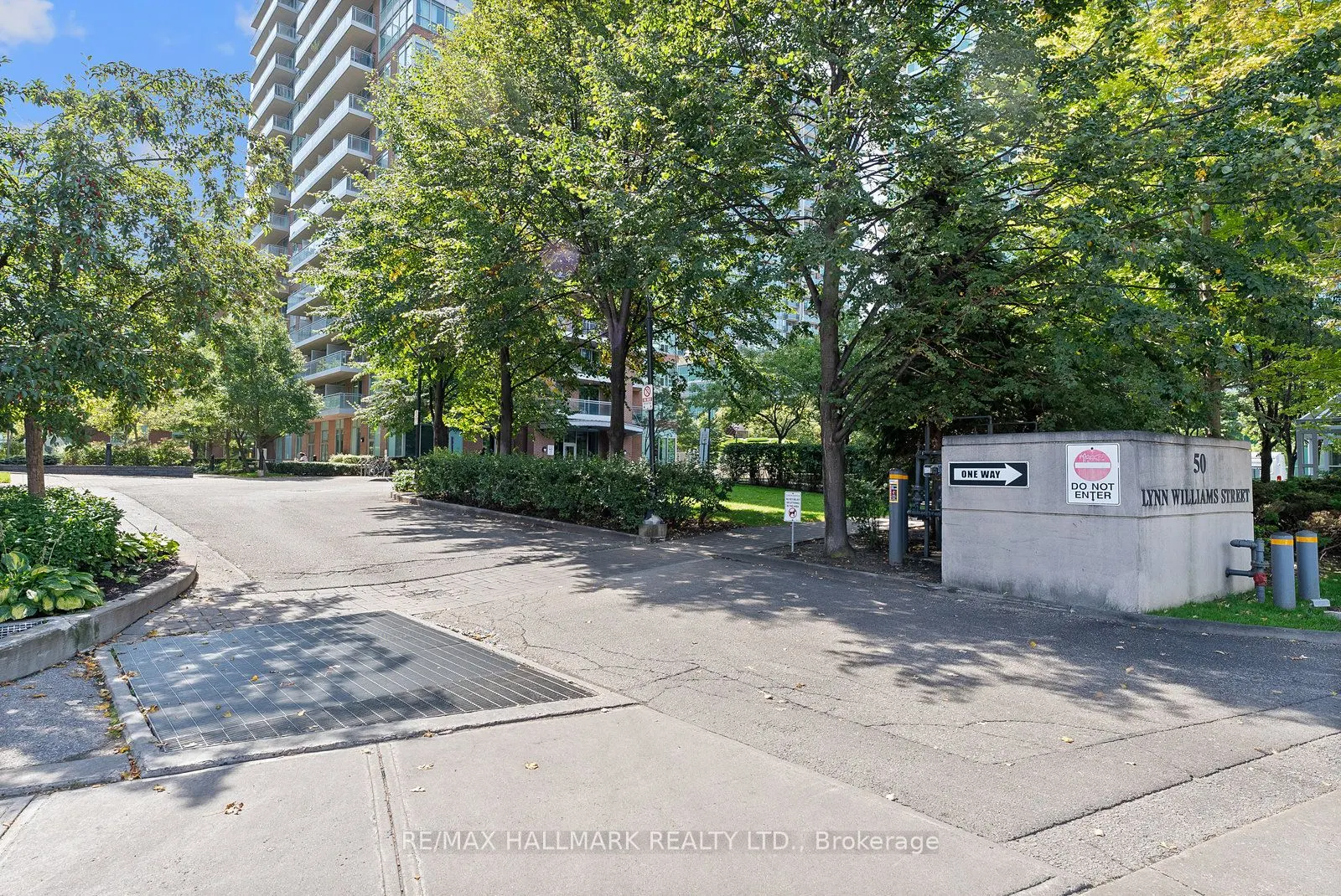 50 Lynn Williams Street, #902