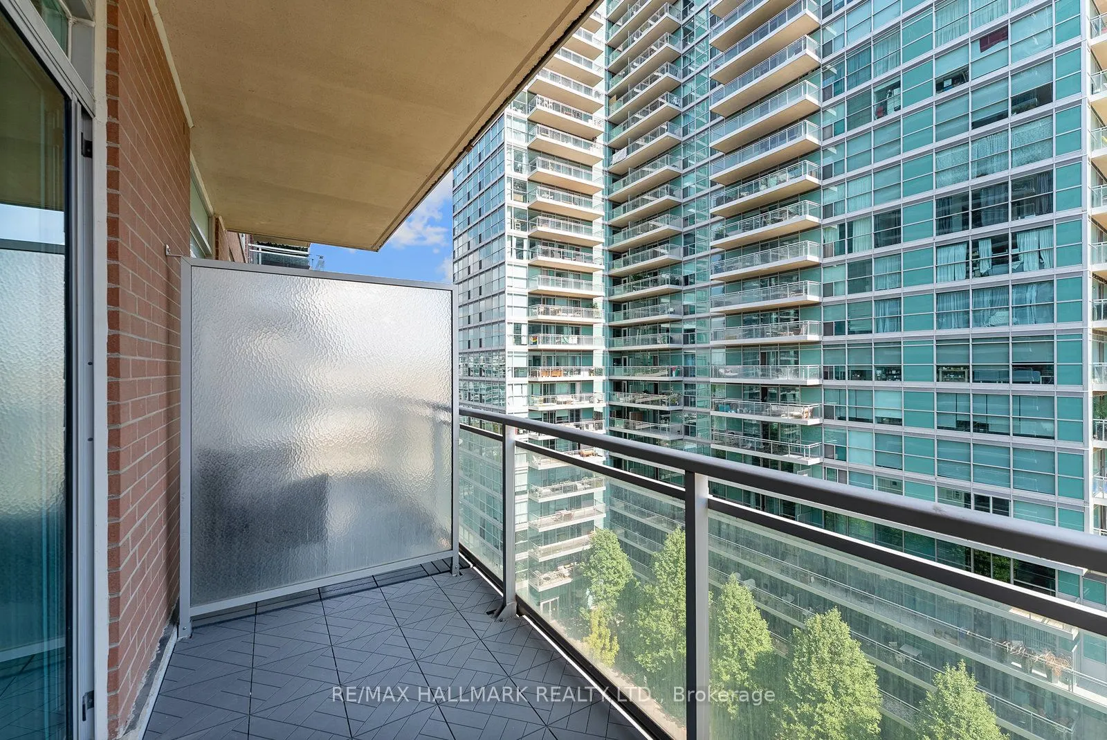 50 Lynn Williams Street, #902