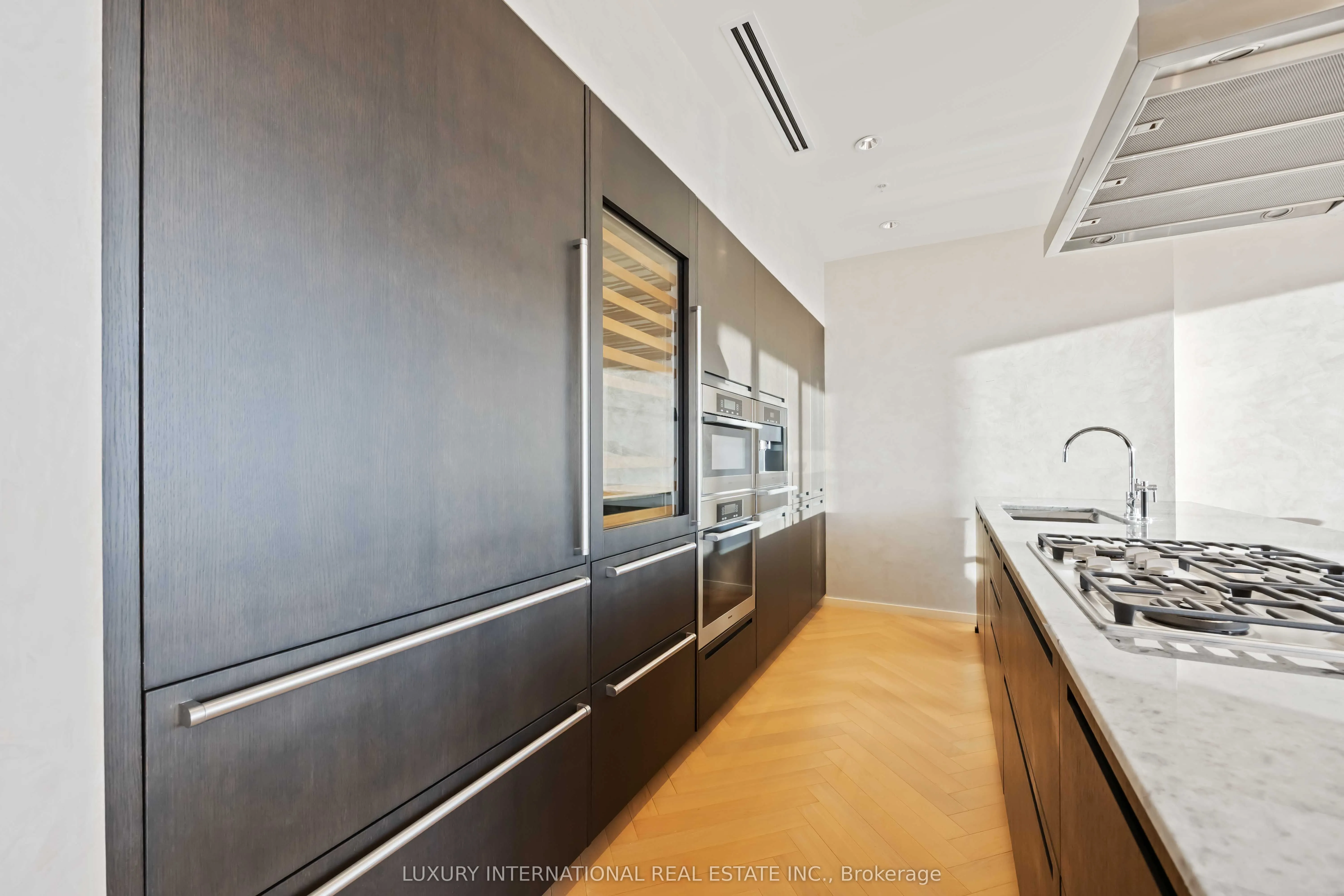 180 University Avenue, #5602