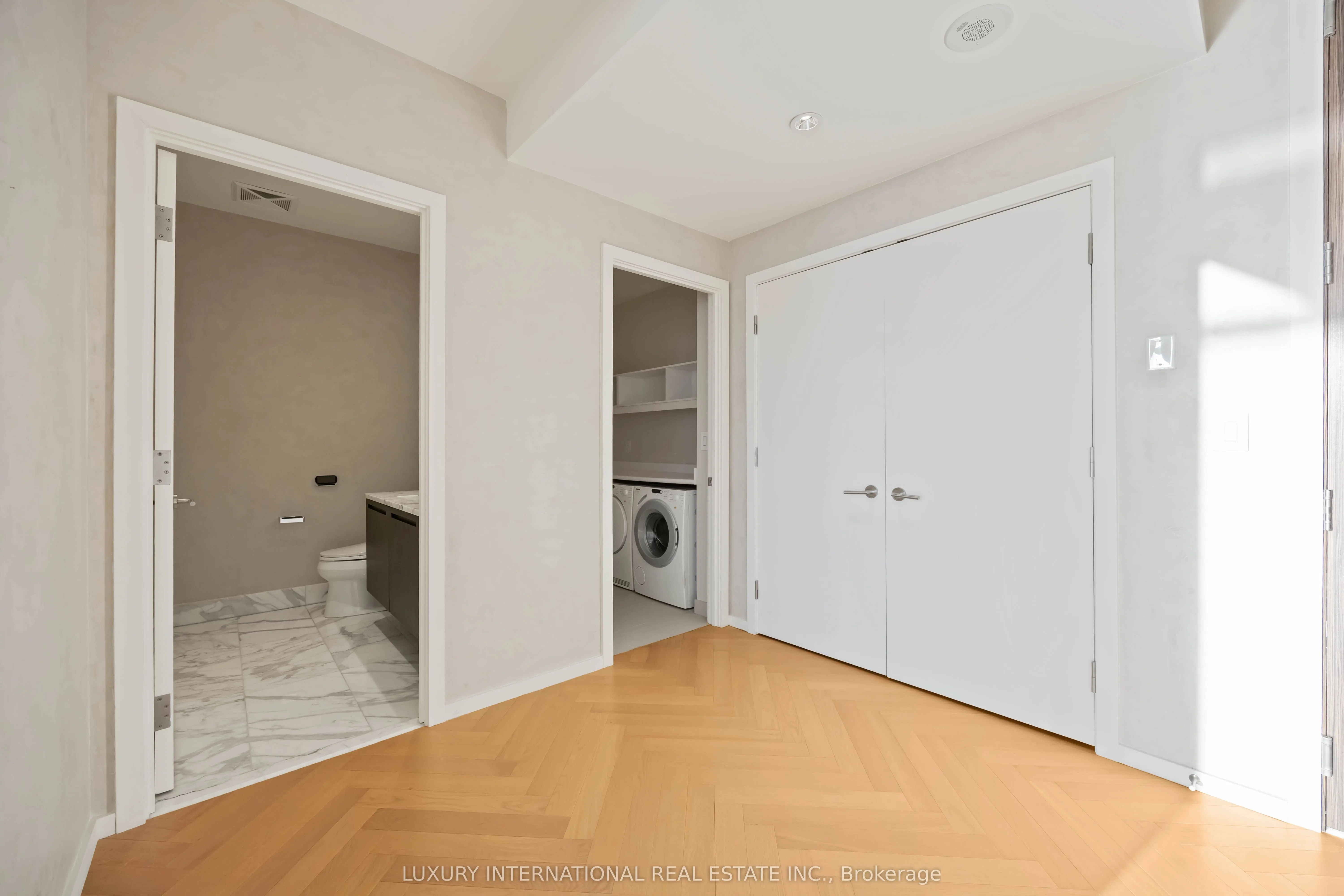 180 University Avenue, #5602