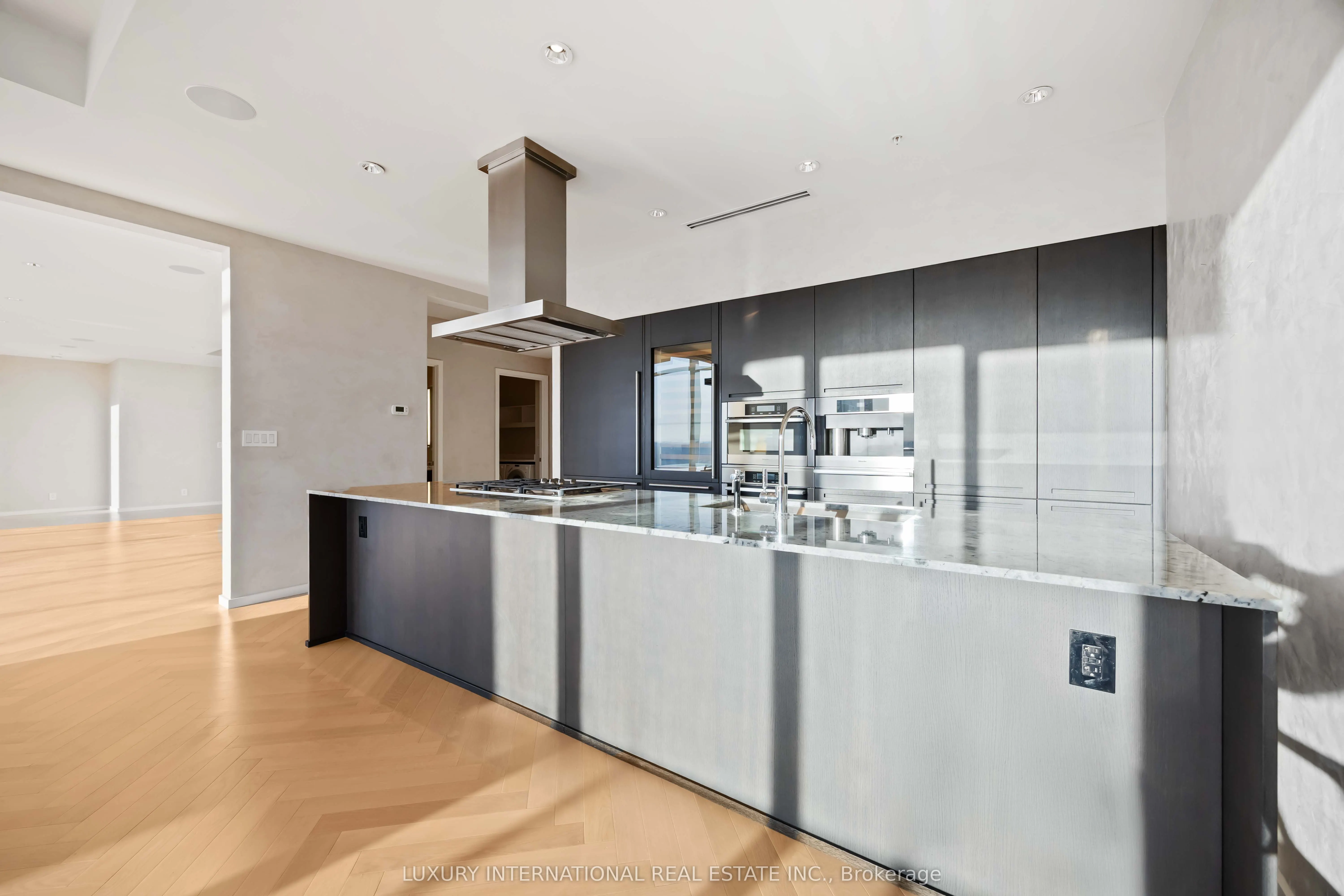 180 University Avenue, #5602