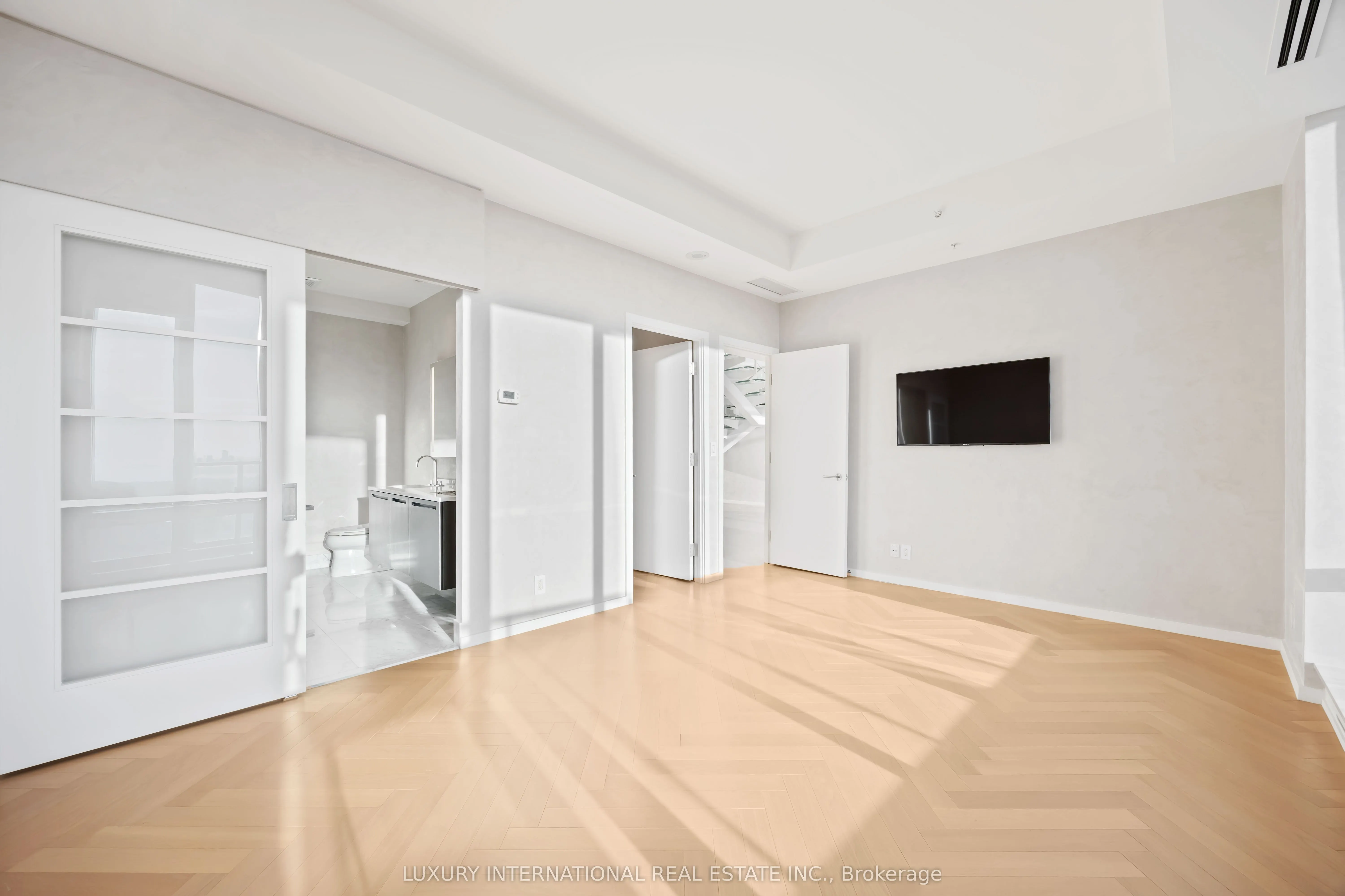 180 University Avenue, #5602