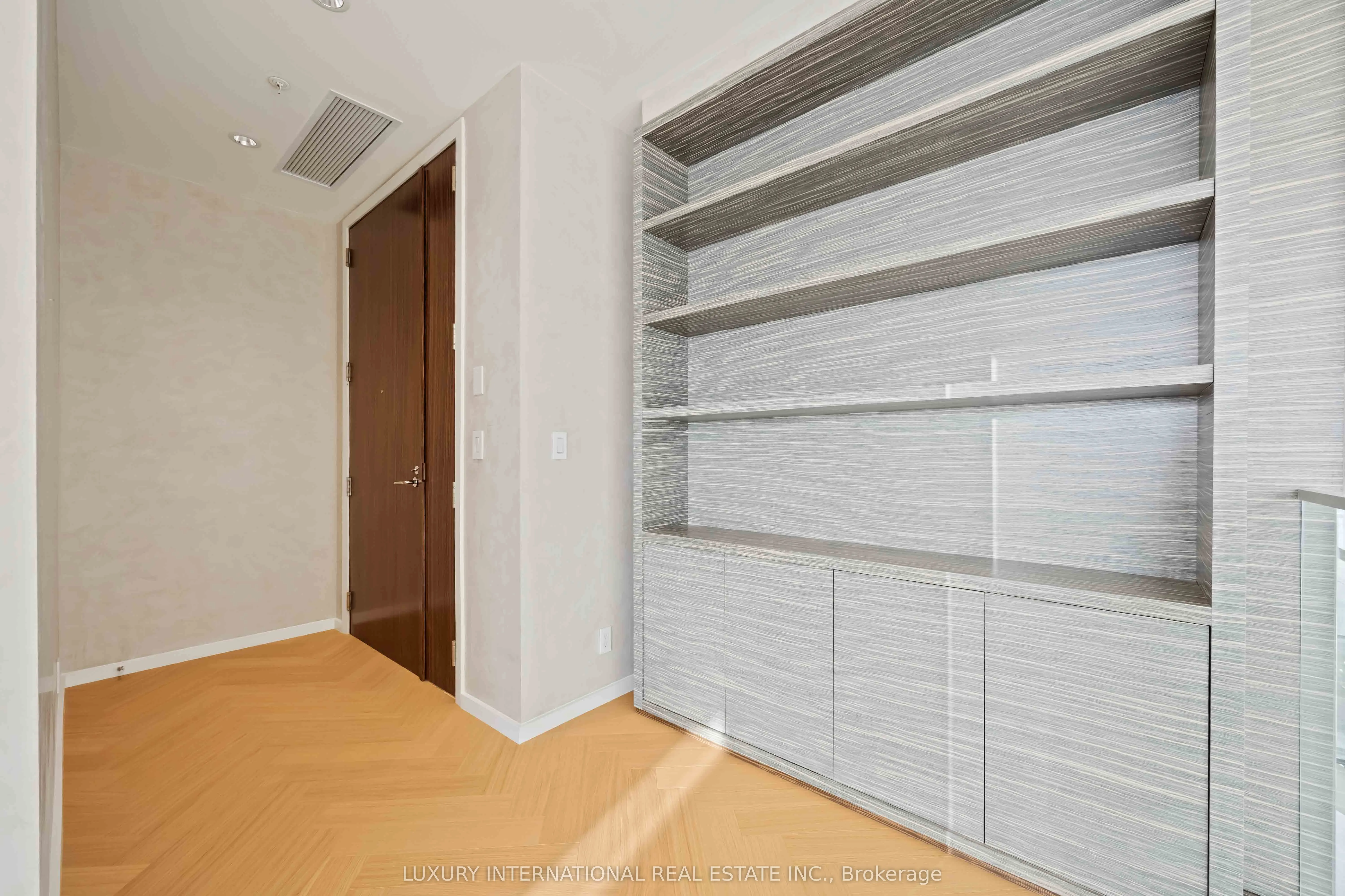 180 University Avenue, #5602
