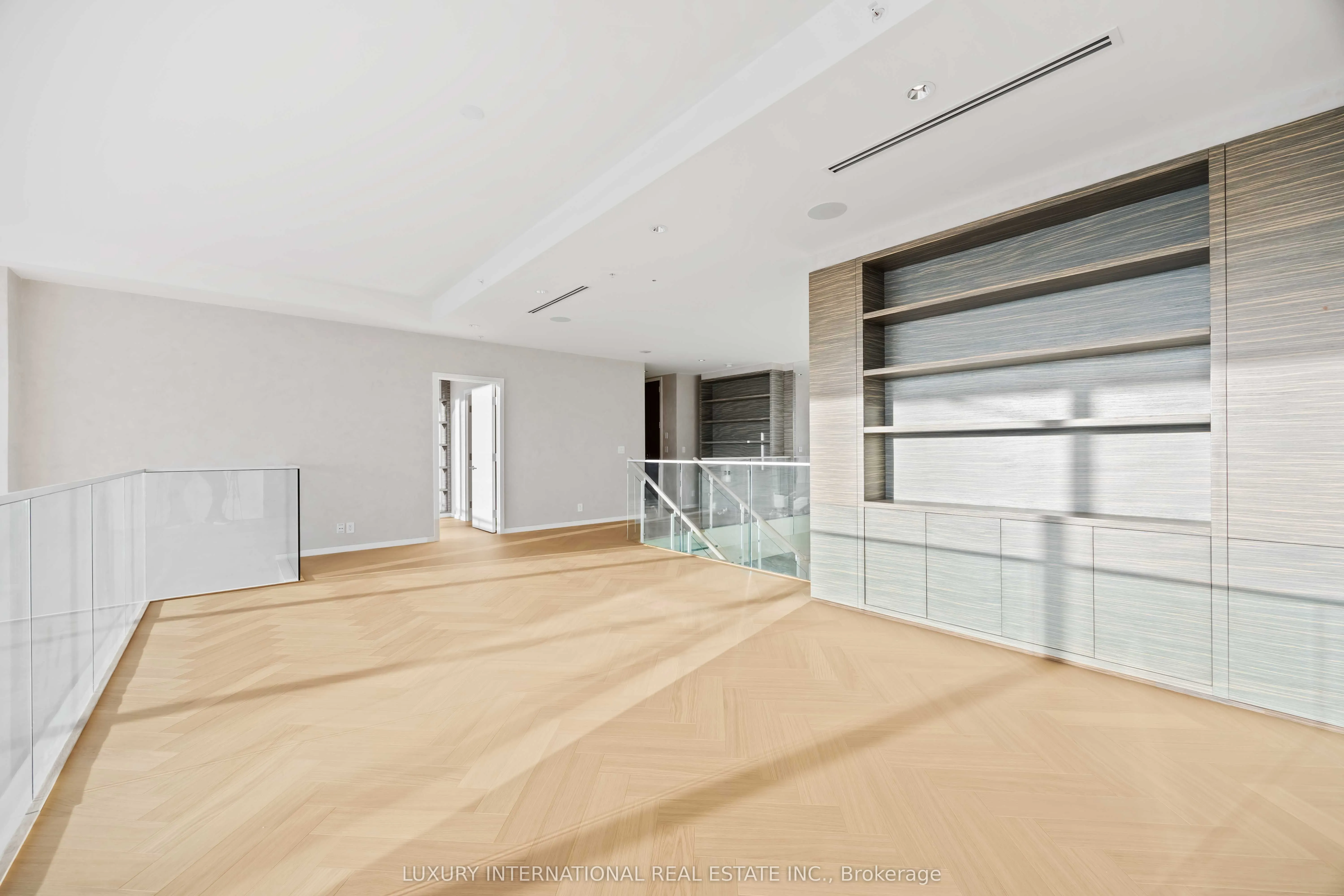 180 University Avenue, #5602