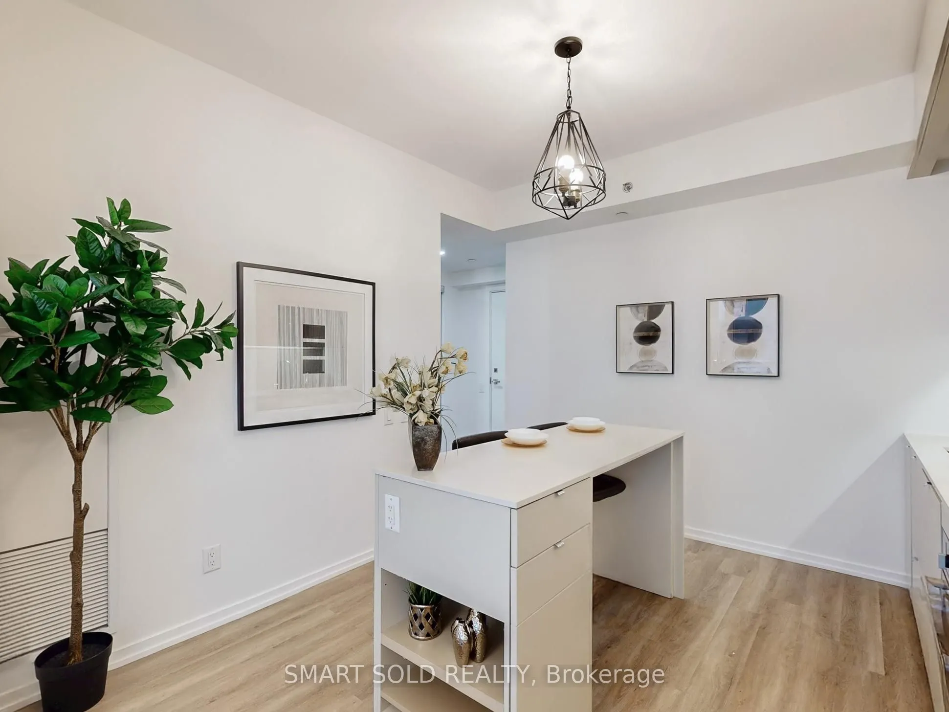 101 Peter Street, #801