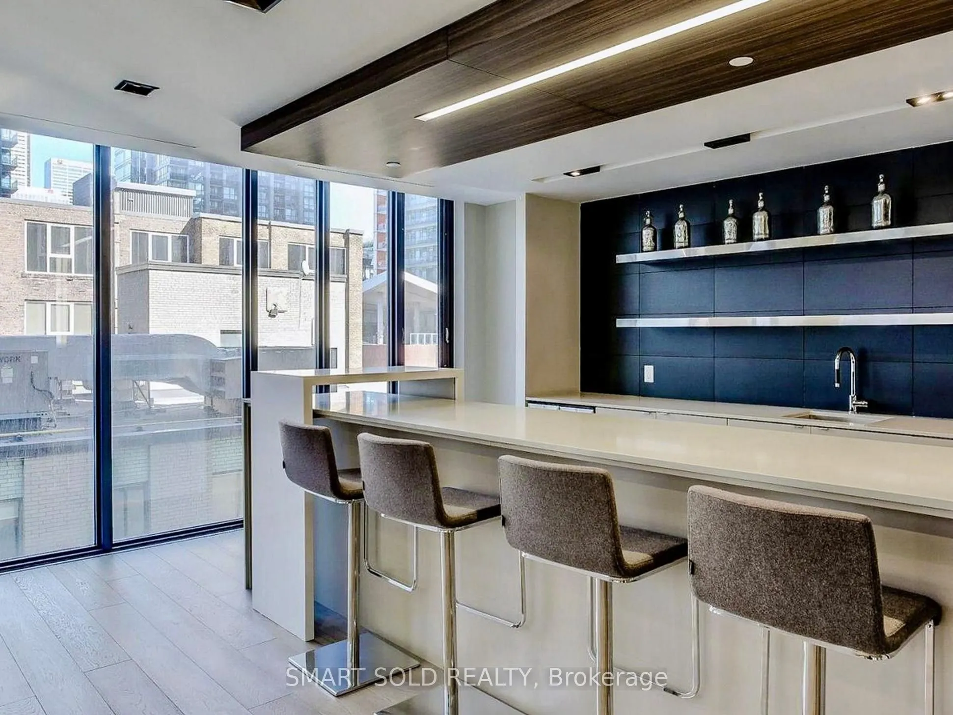 101 Peter Street, #801