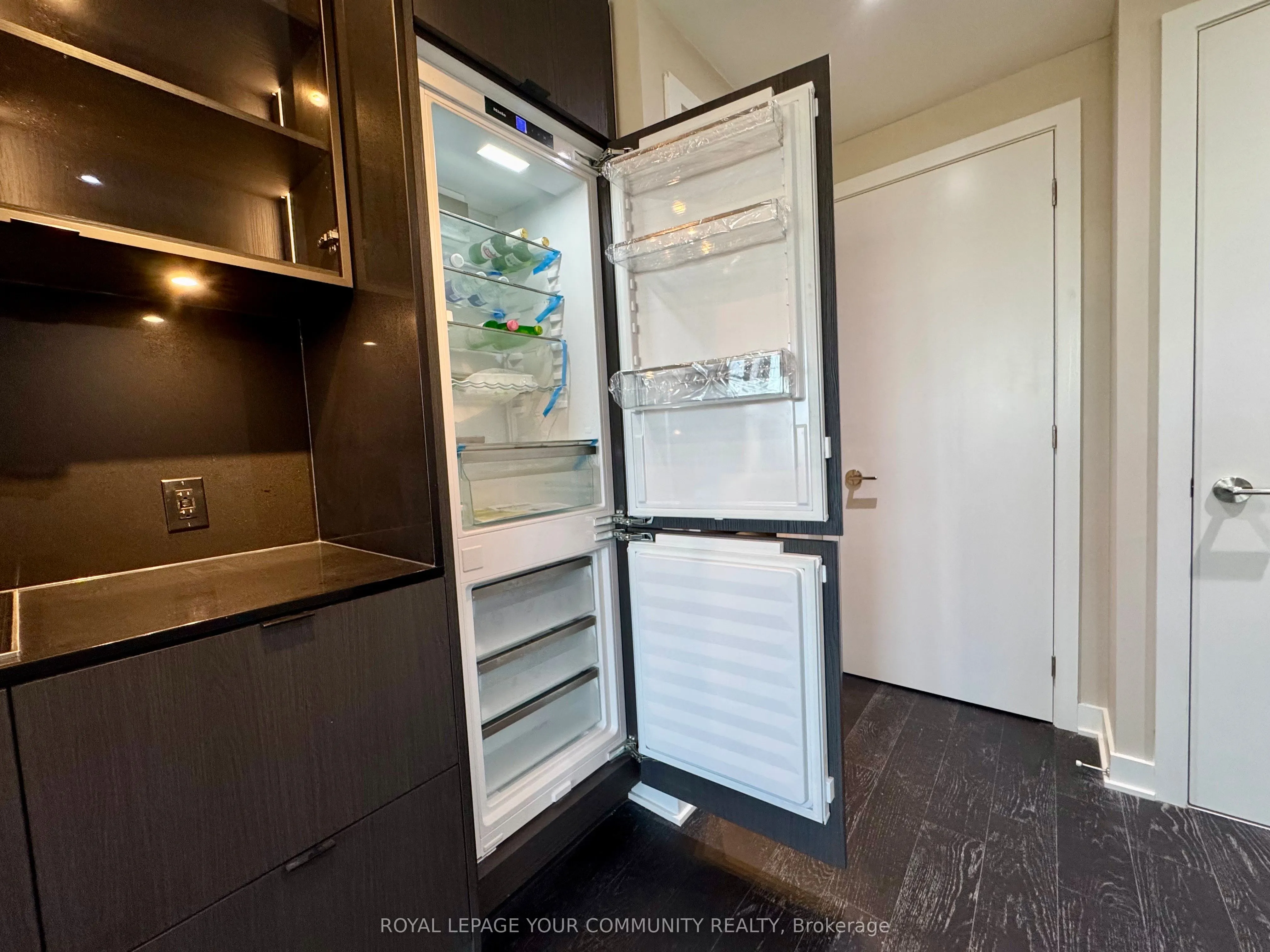 11 Yorkville Avenue, #2114