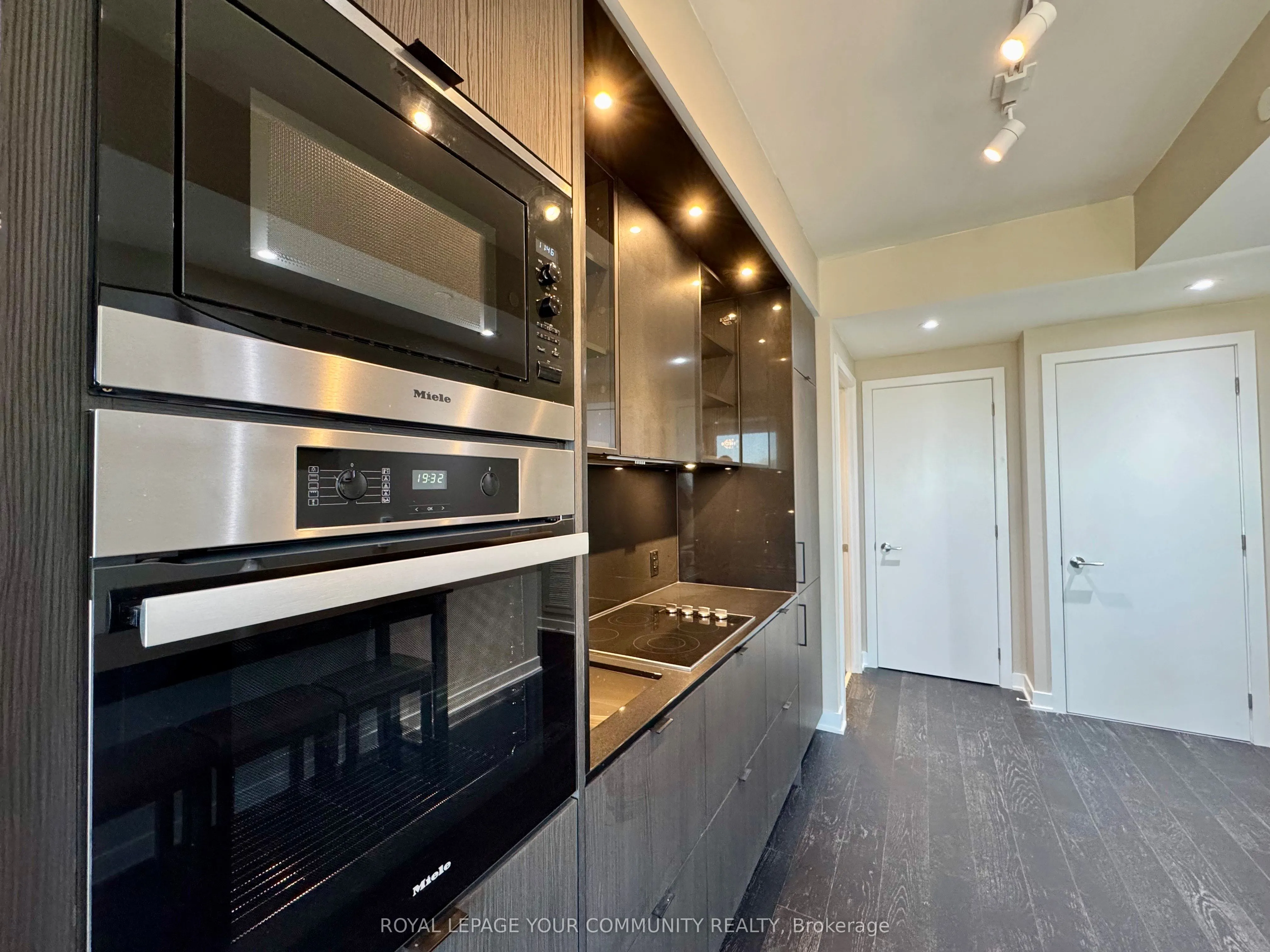 11 Yorkville Avenue, #2114