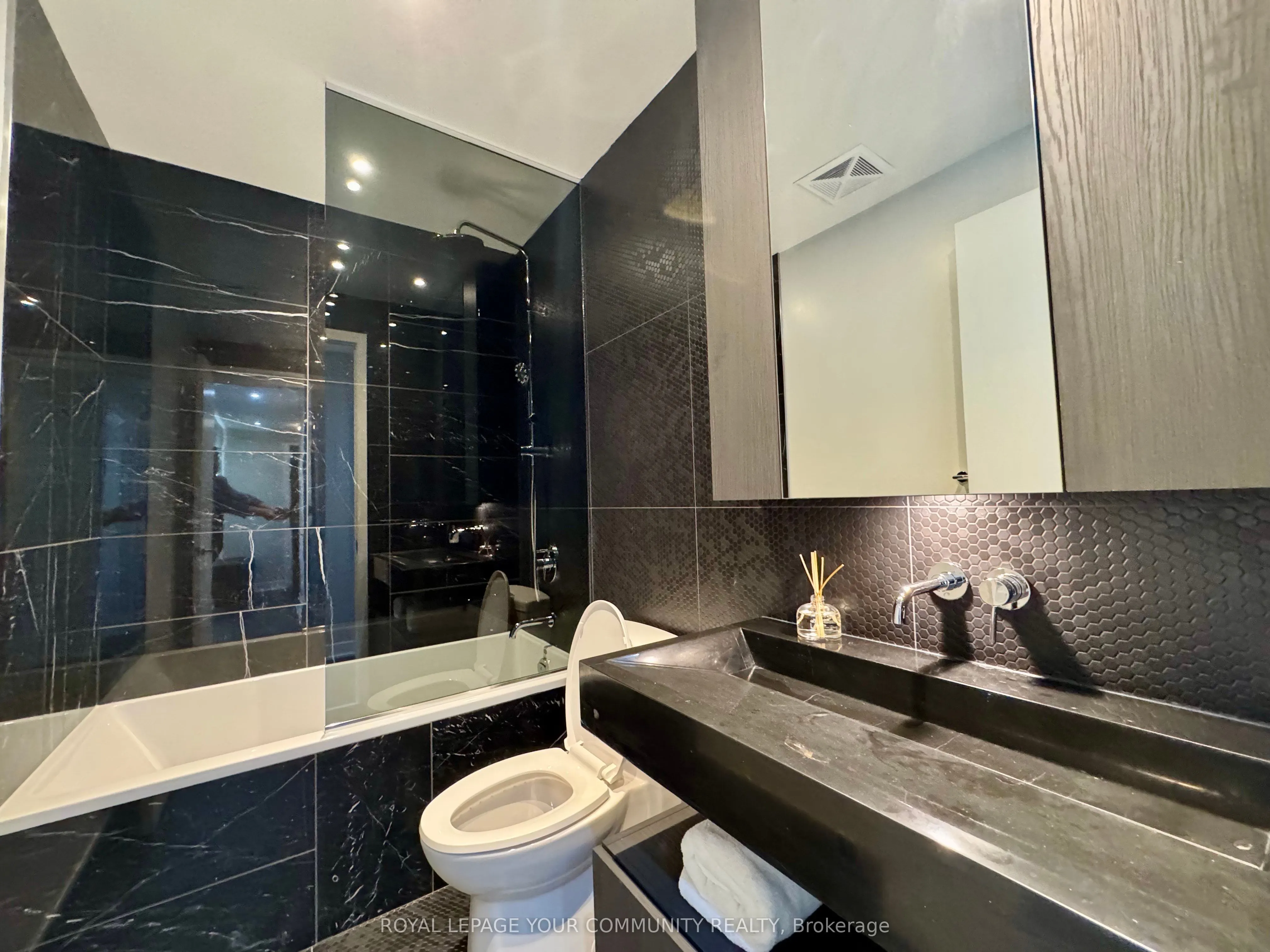 11 Yorkville Avenue, #2114