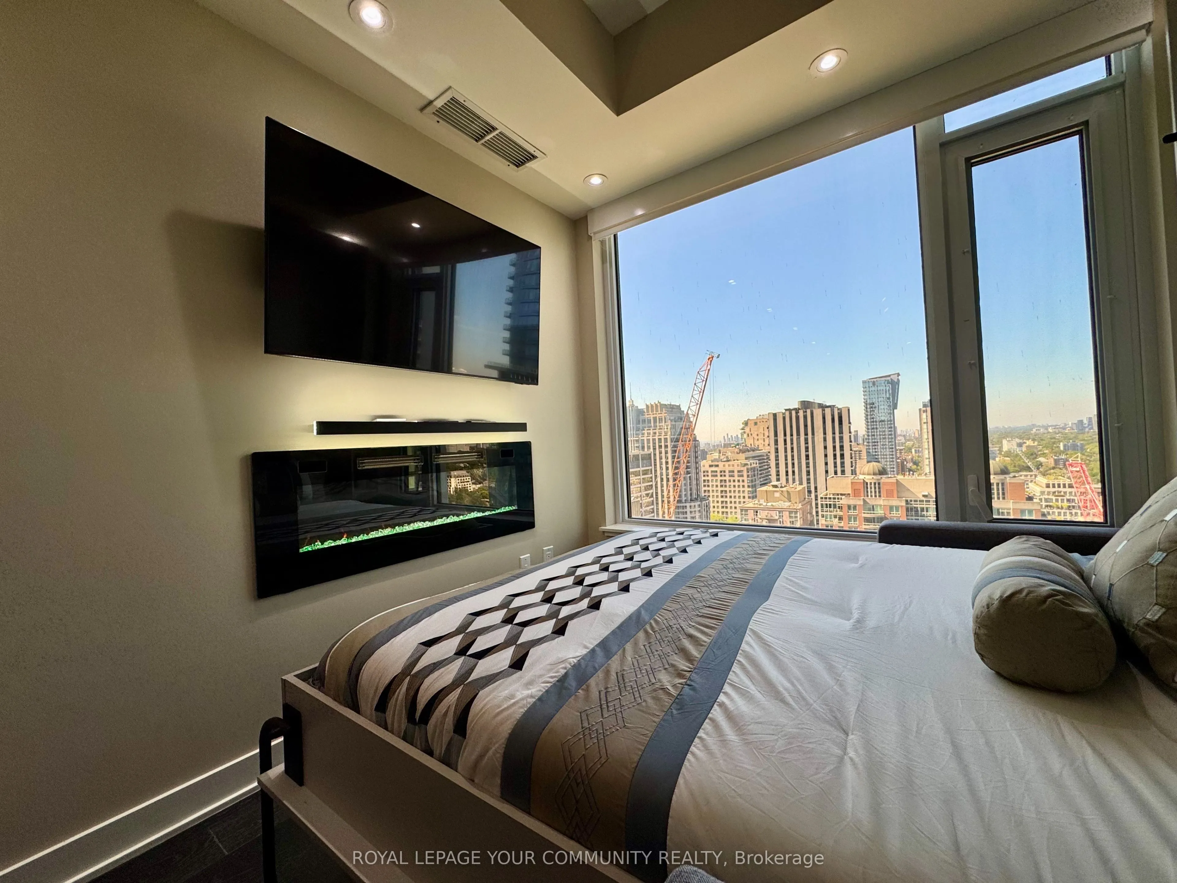 11 Yorkville Avenue, #2114