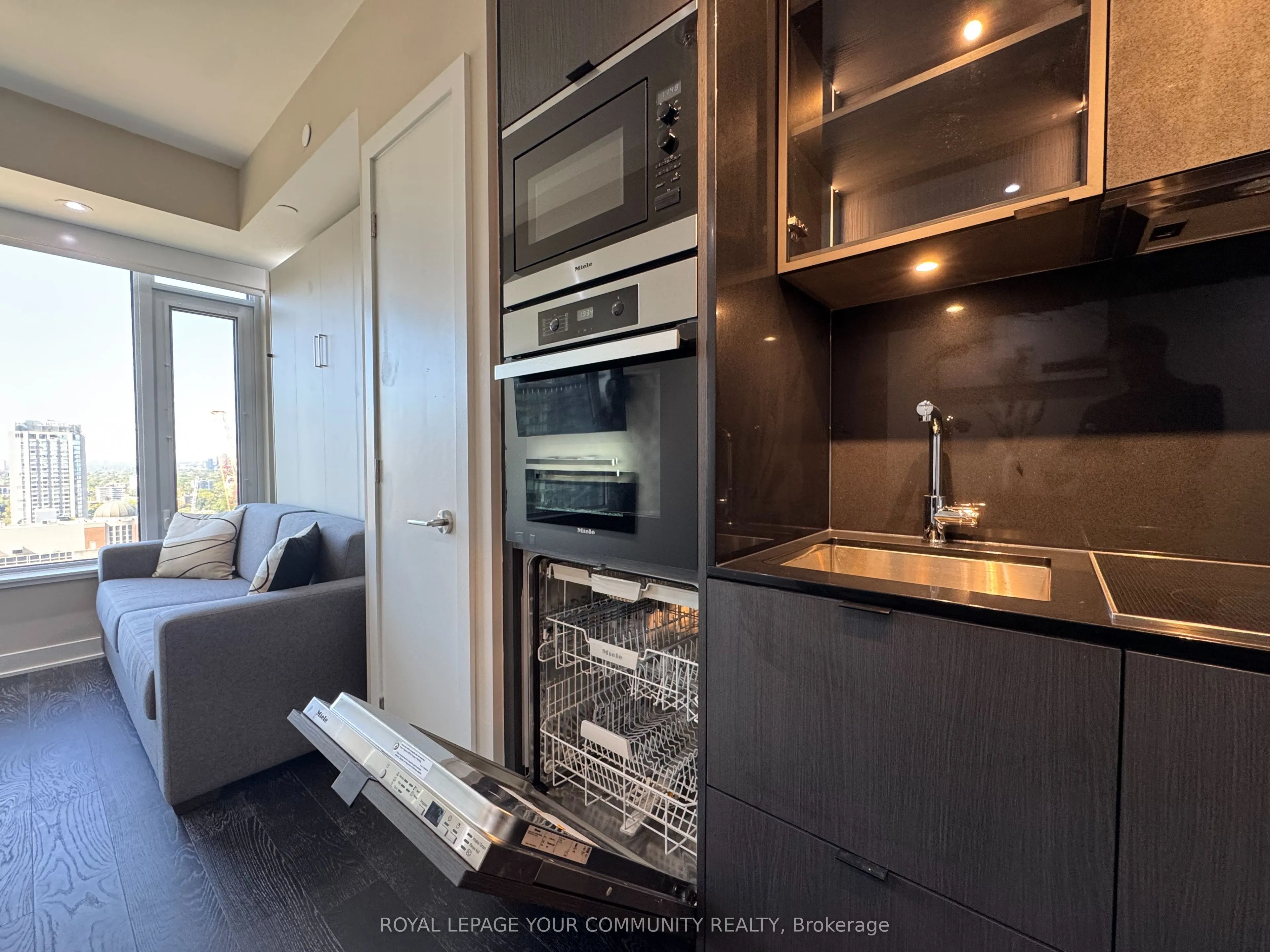 11 Yorkville Avenue, #2114