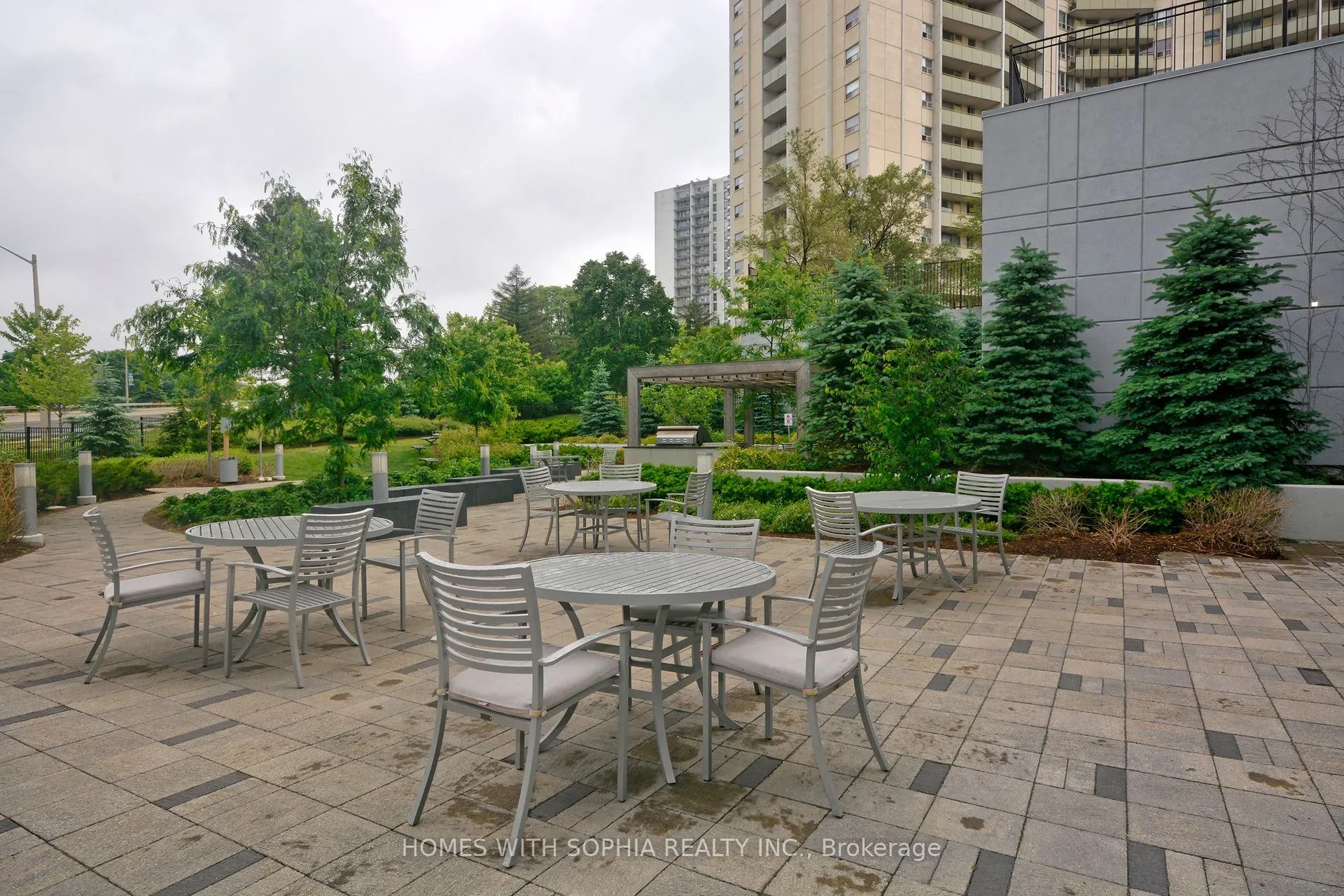 18 Graydon Hall Drive, #2004