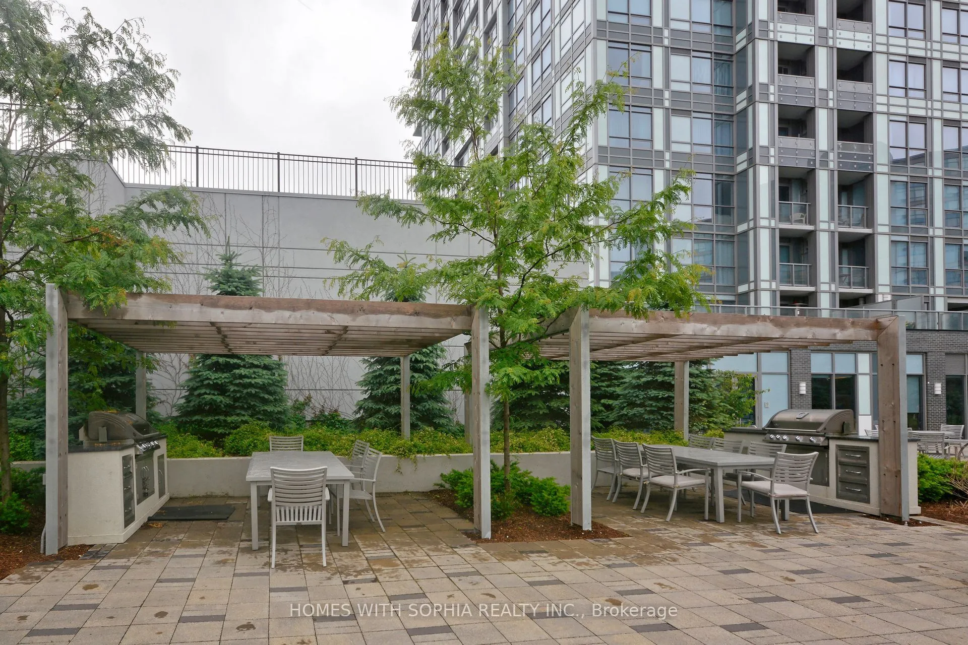 18 Graydon Hall Drive, #2004