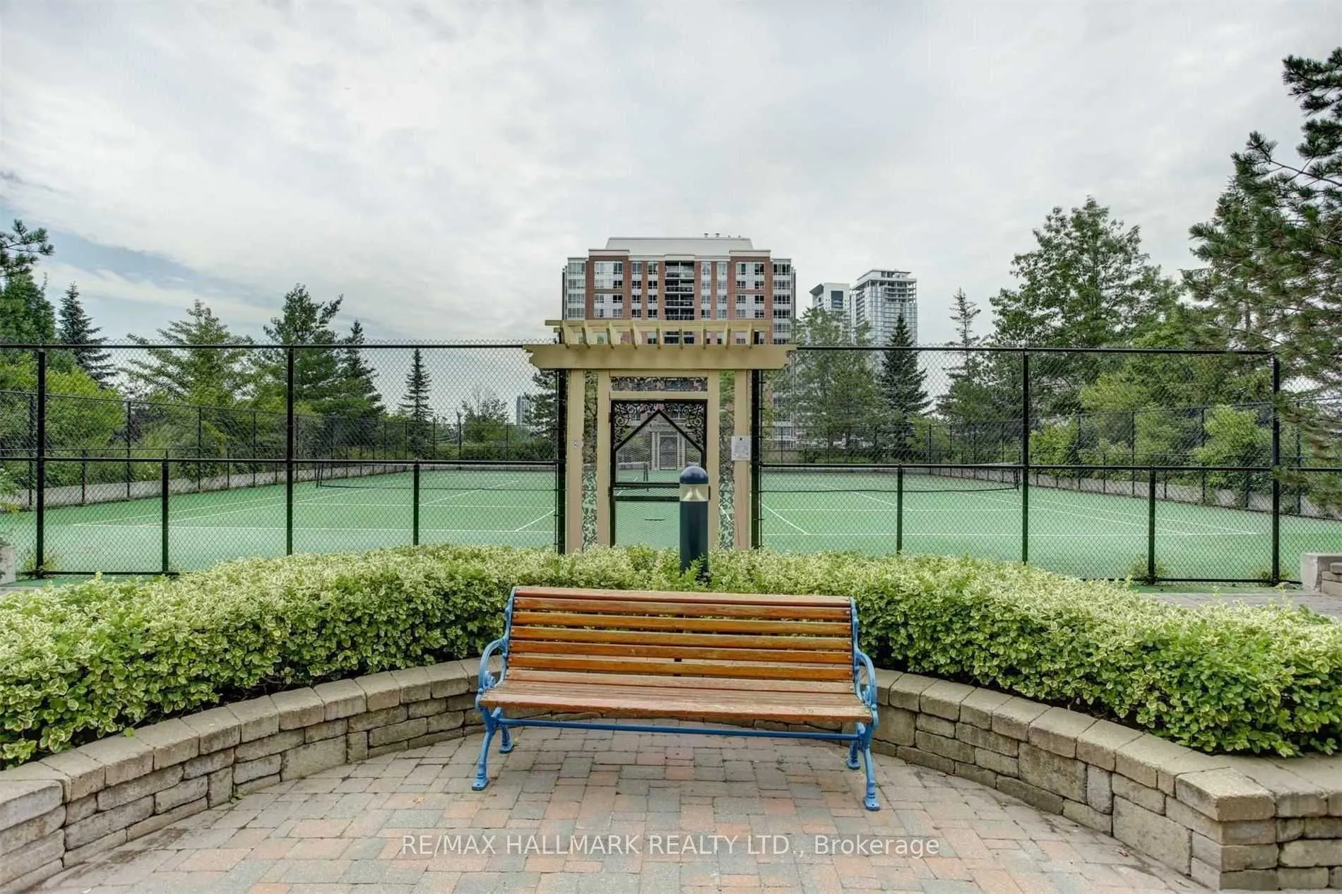 15 Northtown Way, #225