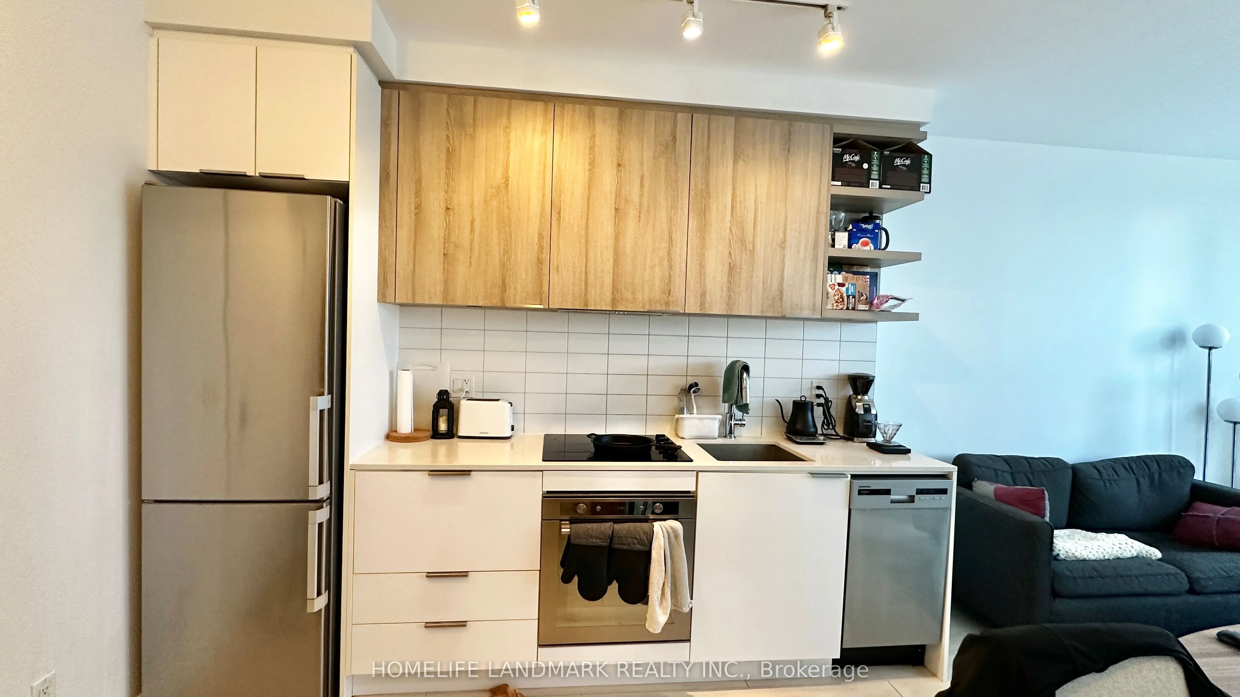 6 Sonic Way S, #408