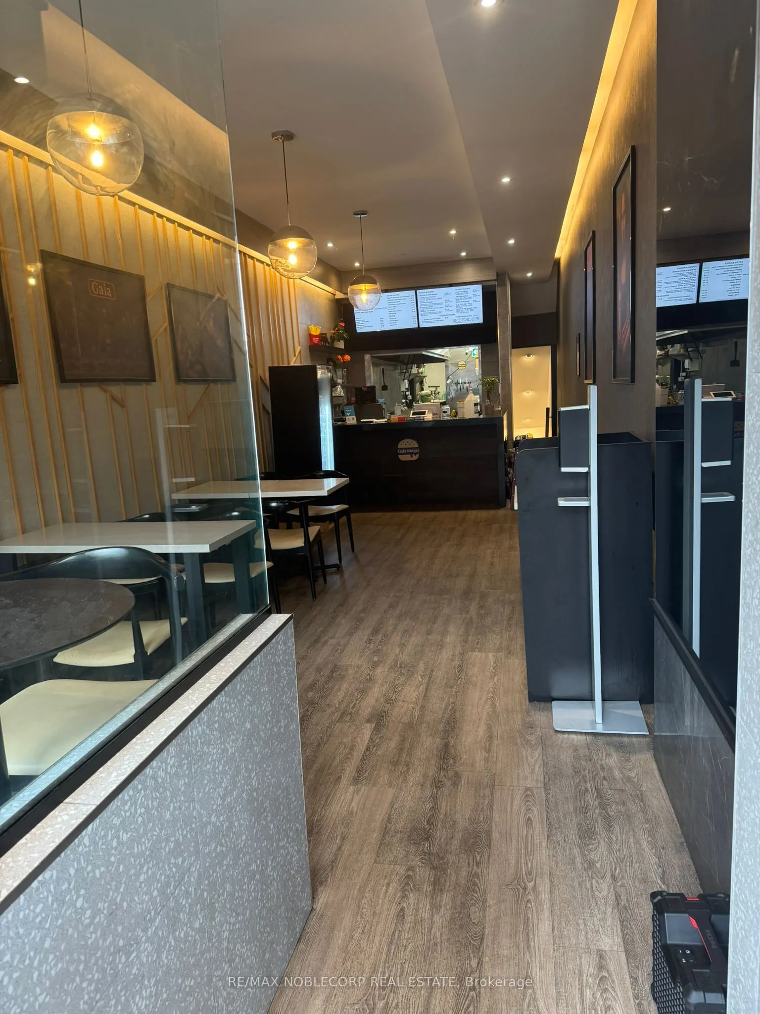 671 Queen Street W