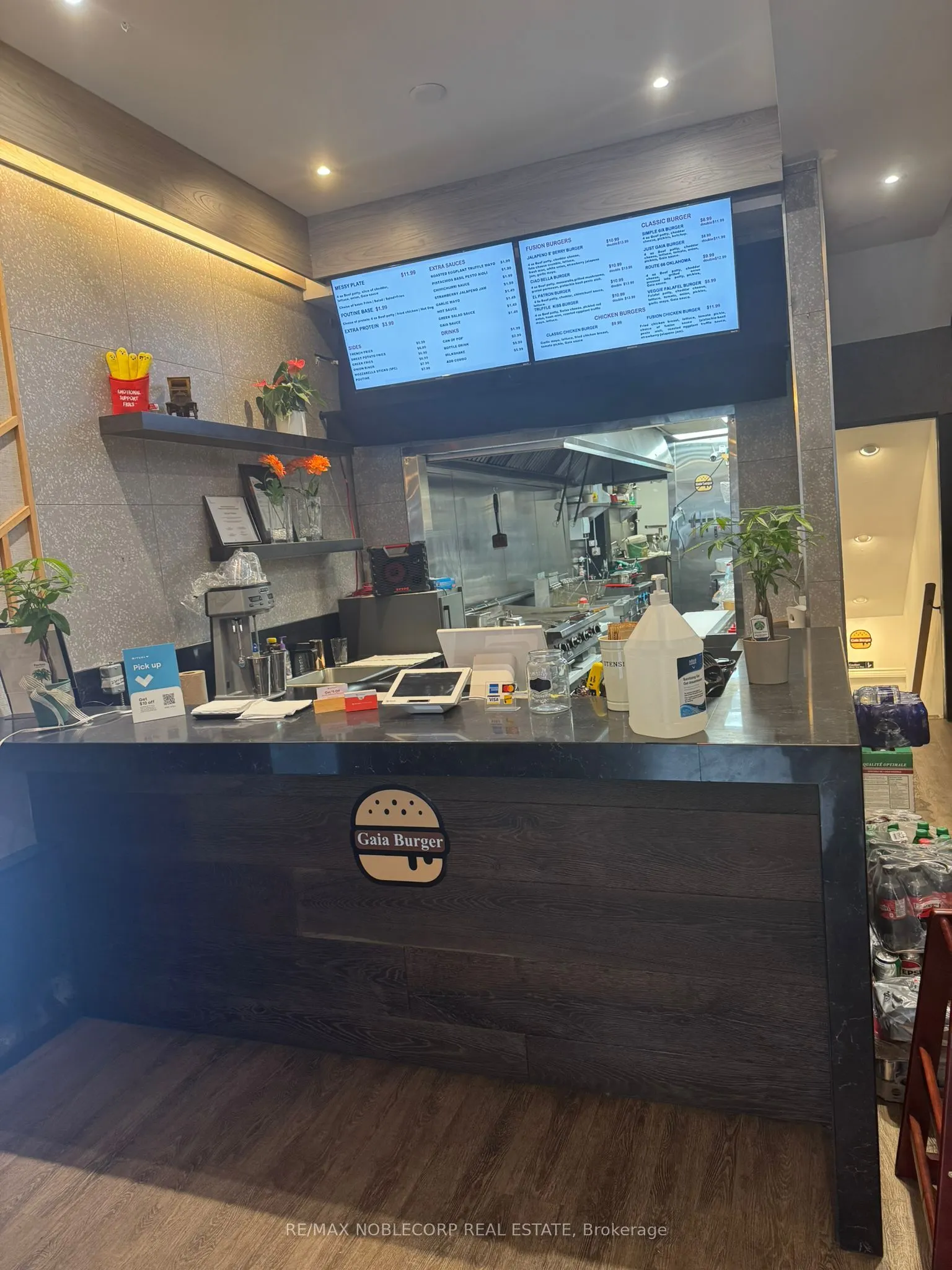 671 Queen Street W