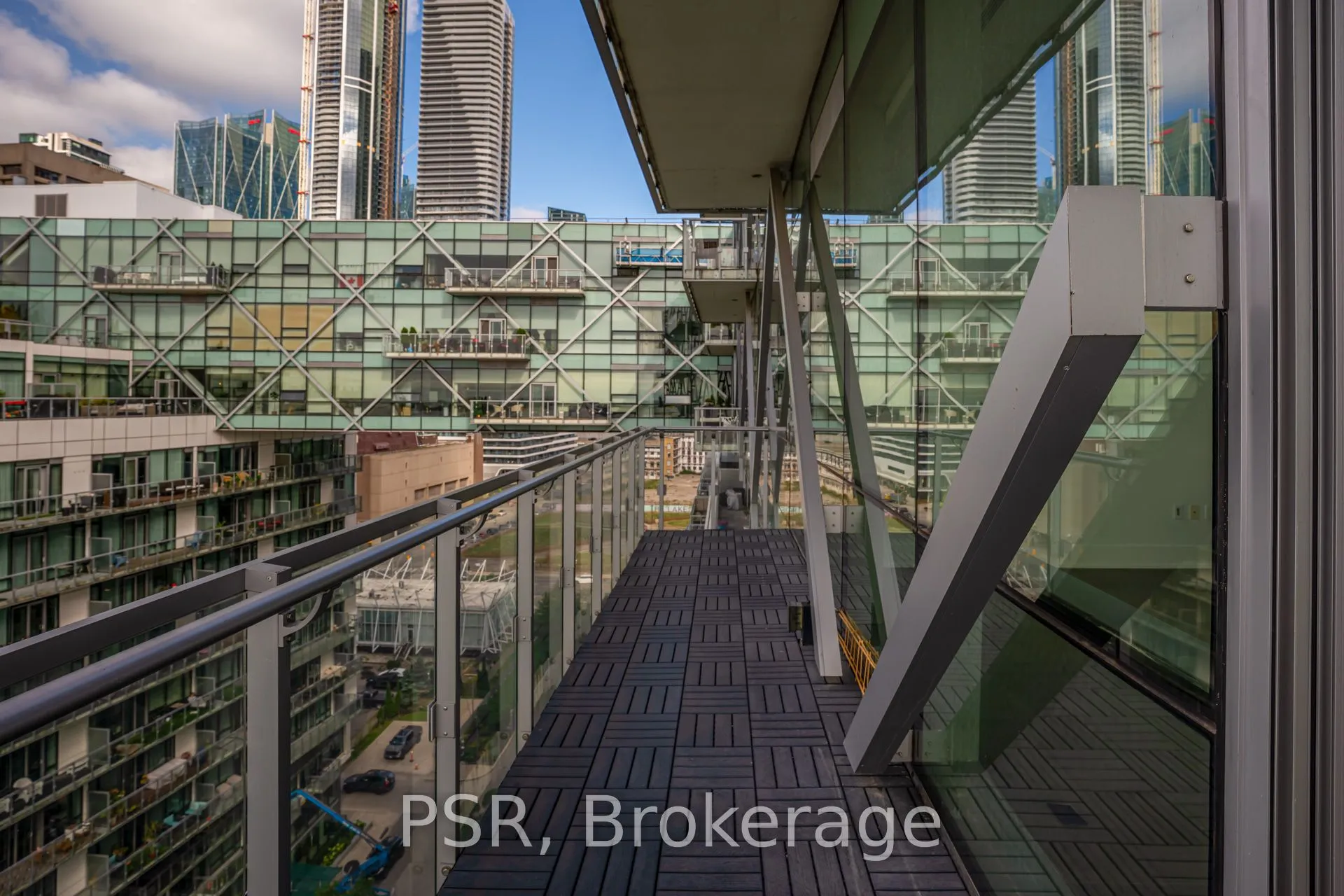 39 Queens Quay E, #1211