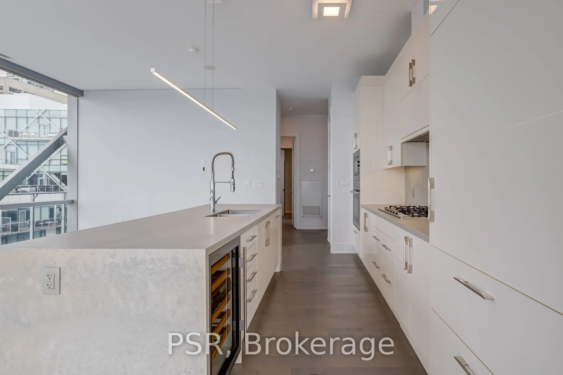 39 Queens Quay E, #1211