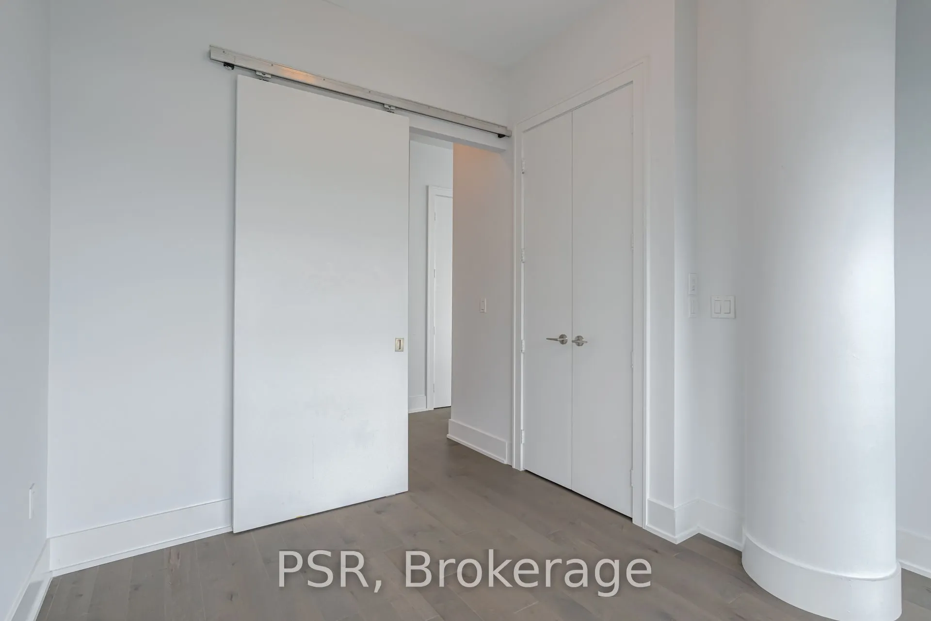 39 Queens Quay E, #1211