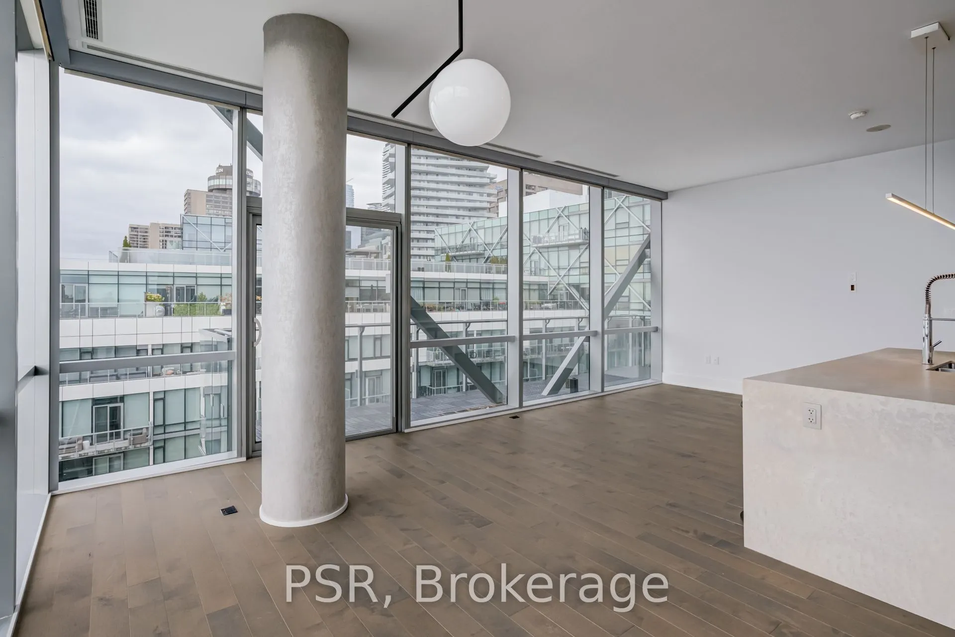 39 Queens Quay E, #1211