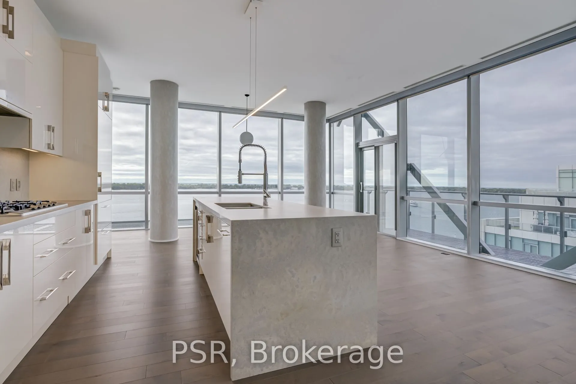 39 Queens Quay E, #1211