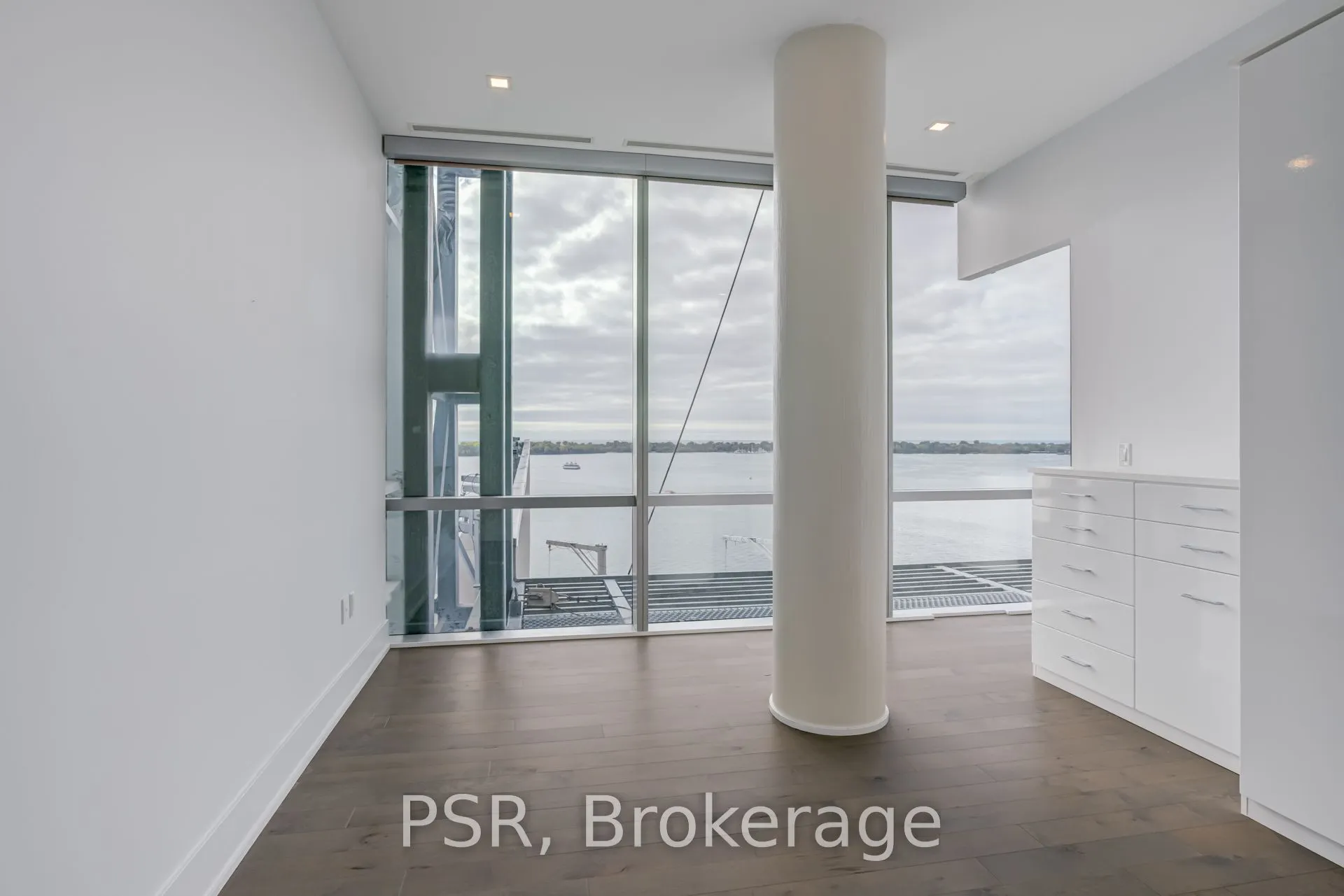 39 Queens Quay E, #1211