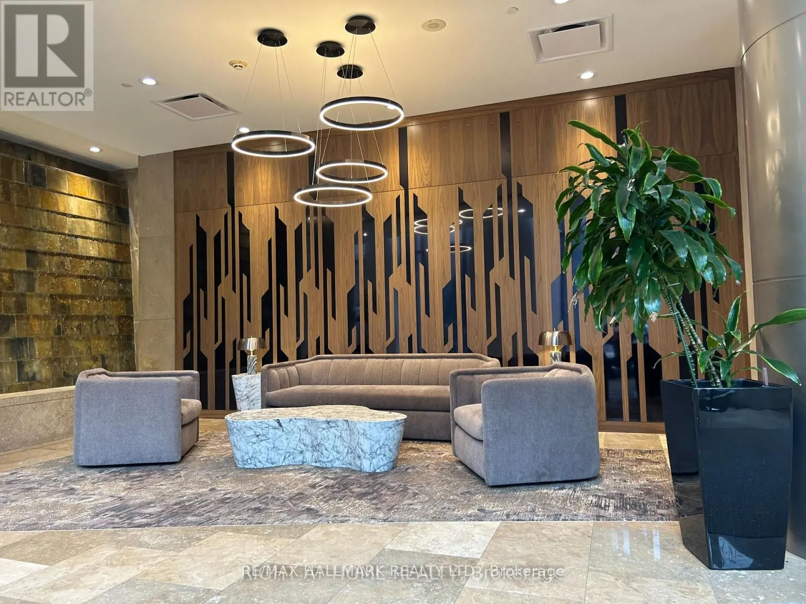 15 Northtown Way, #225