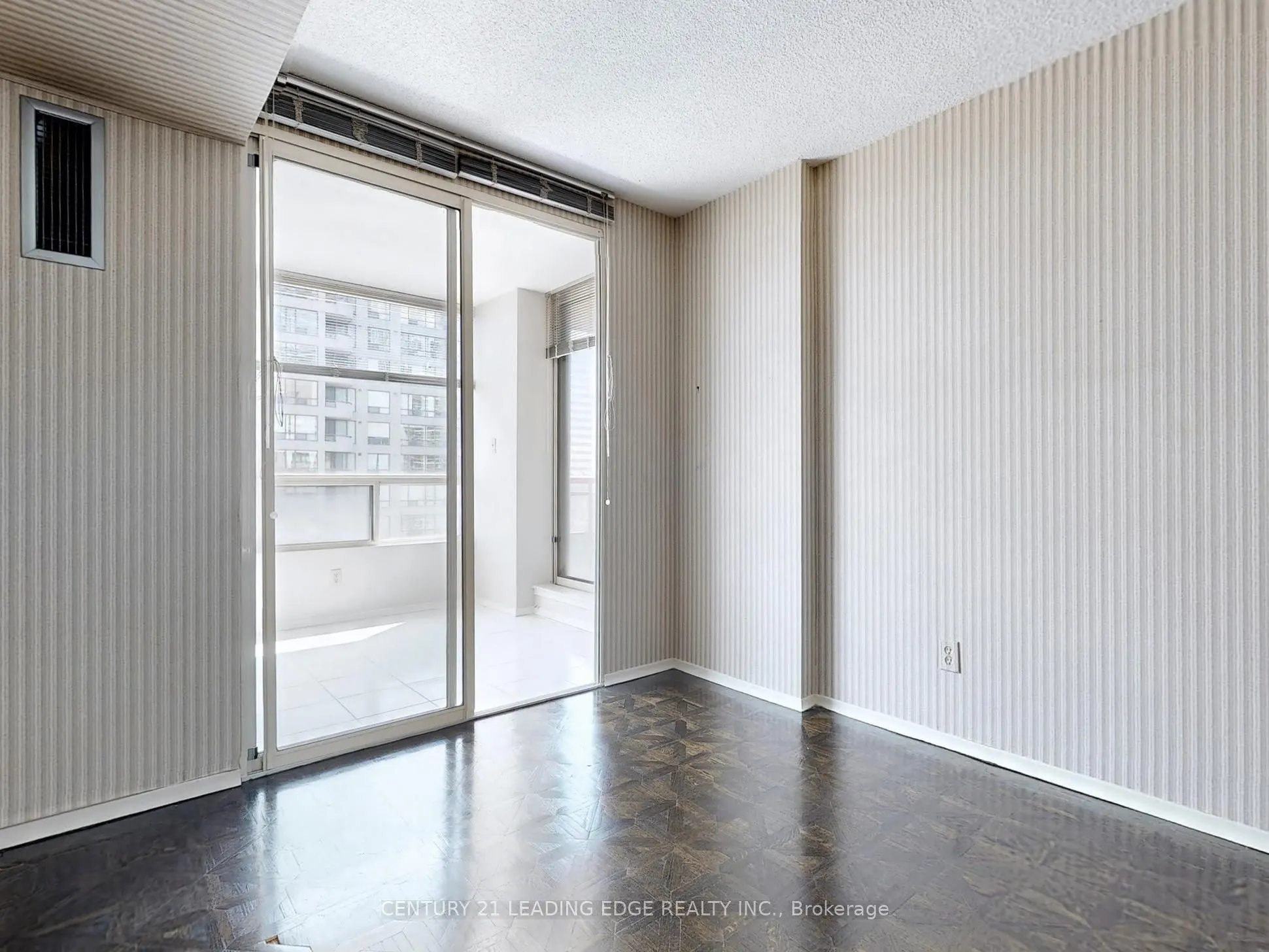 5785 Yonge Street, #PH404