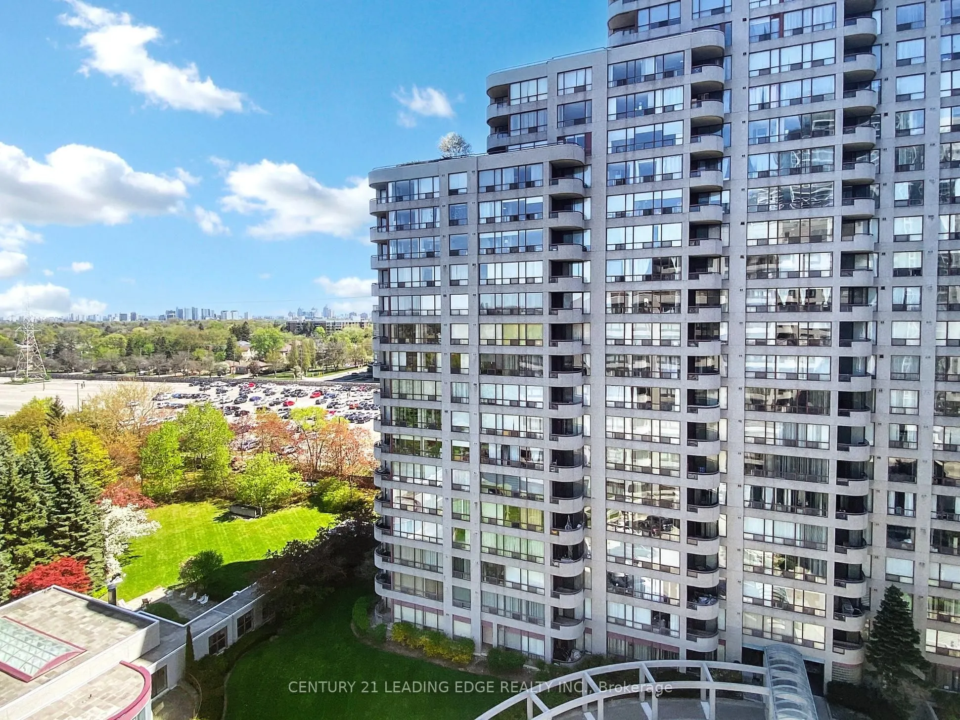 5785 Yonge Street, #PH404