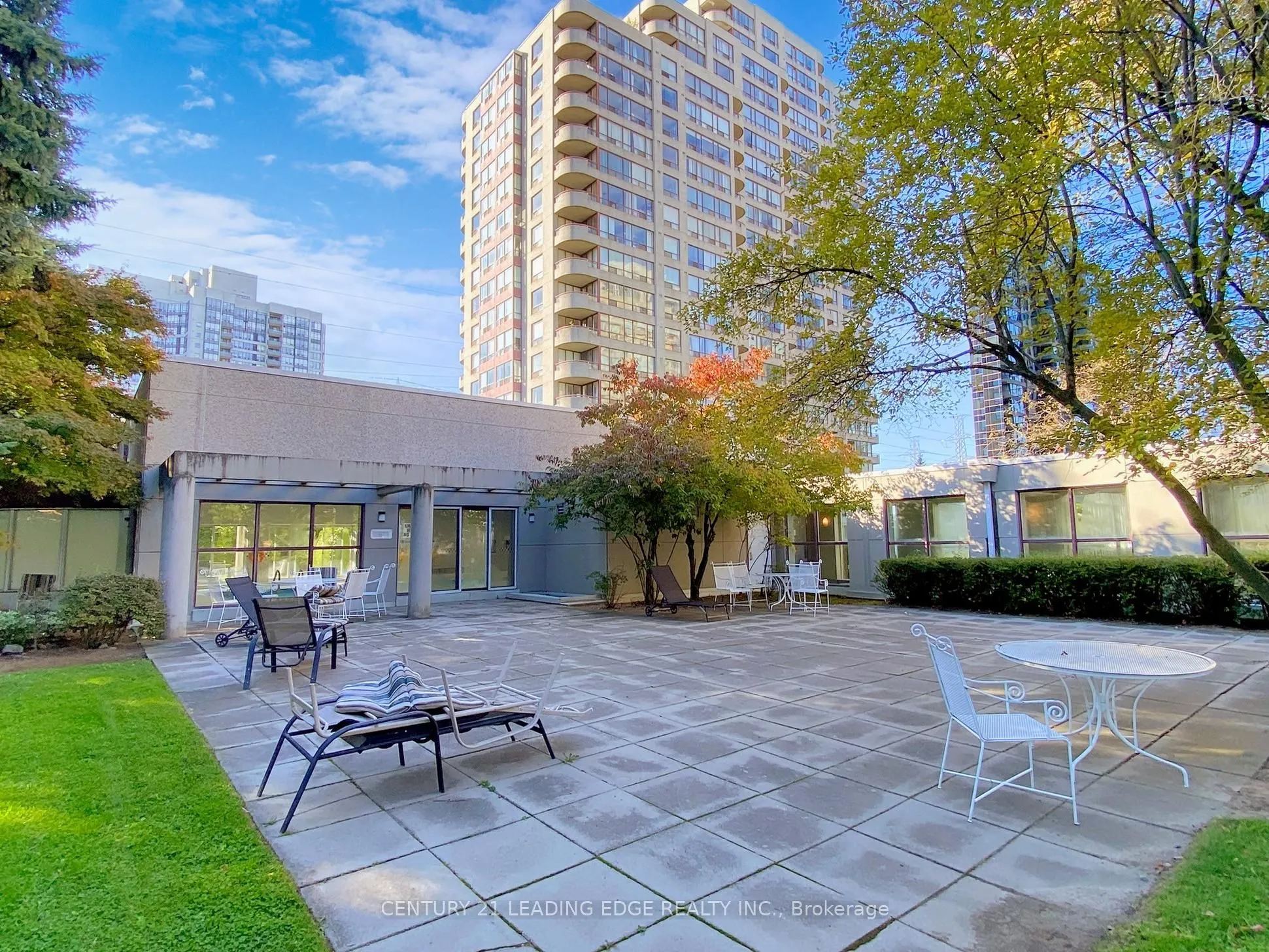 5785 Yonge Street, #PH404