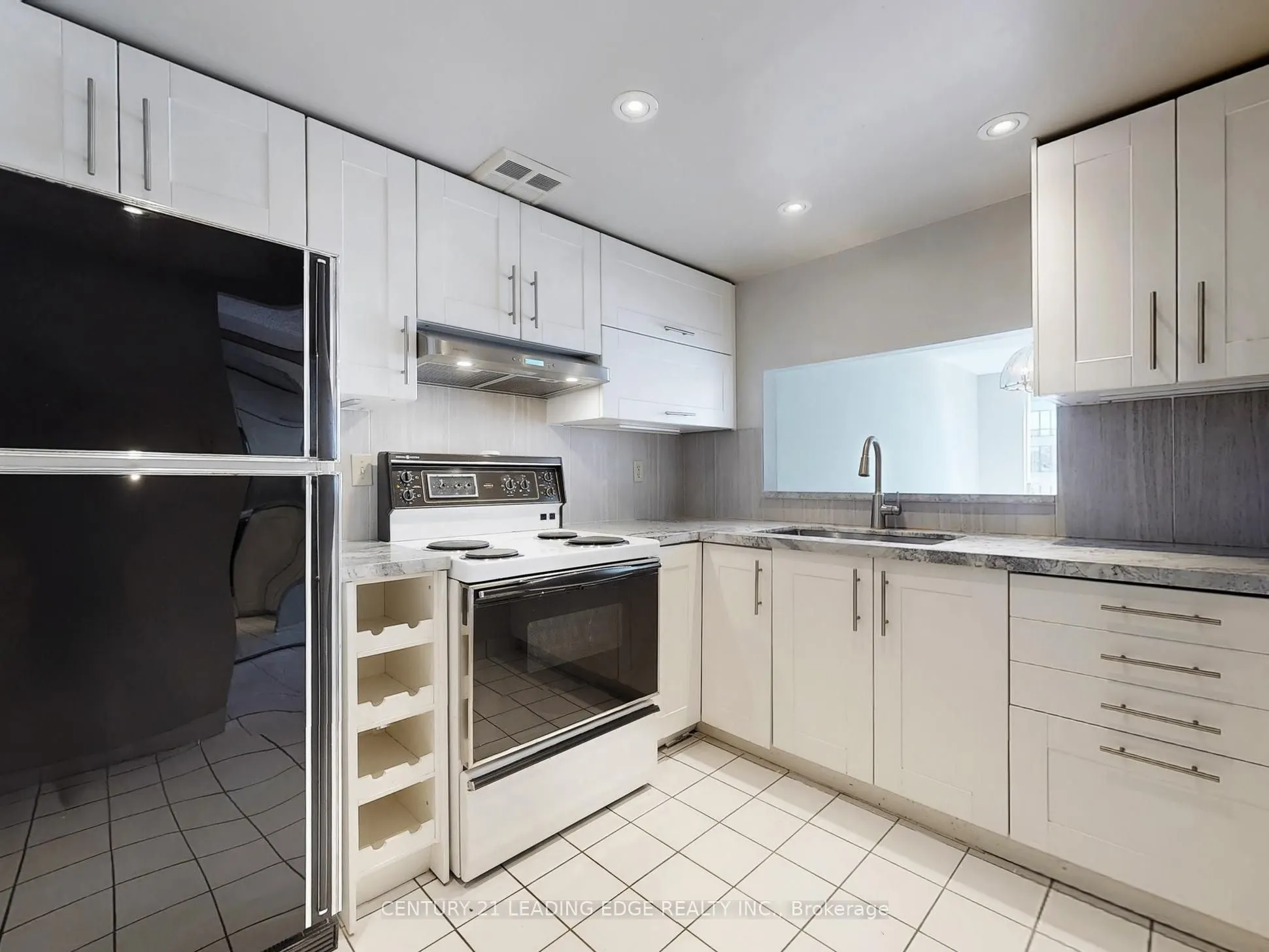 5785 Yonge Street, #PH404