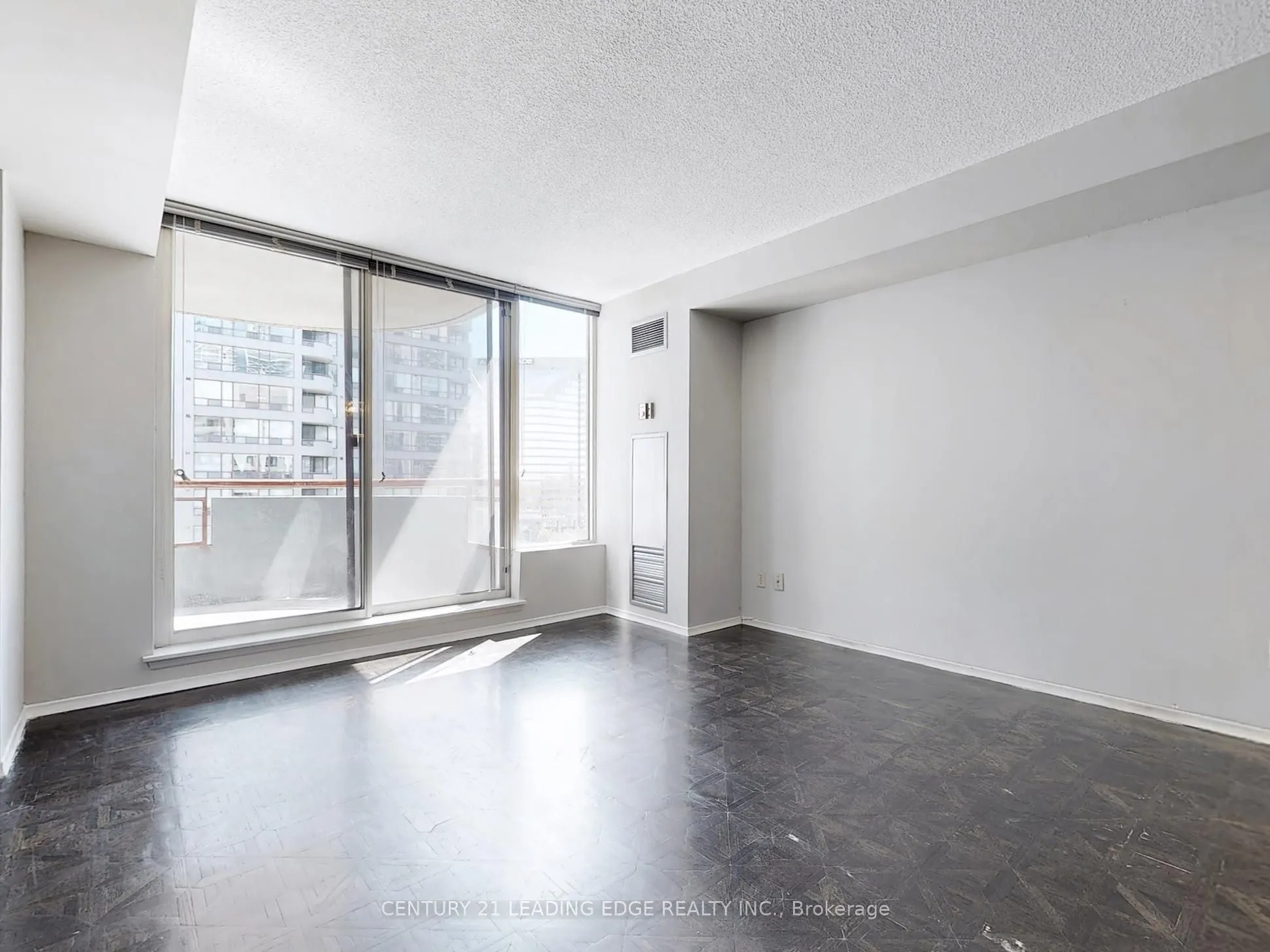 5785 Yonge Street, #PH404