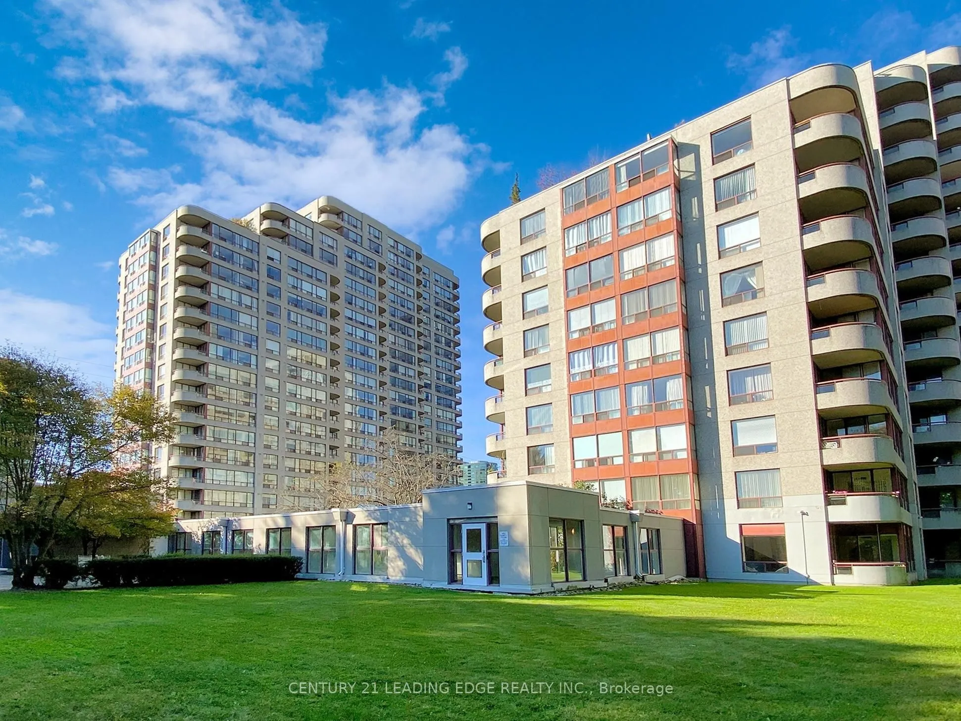 5785 Yonge Street, #PH404