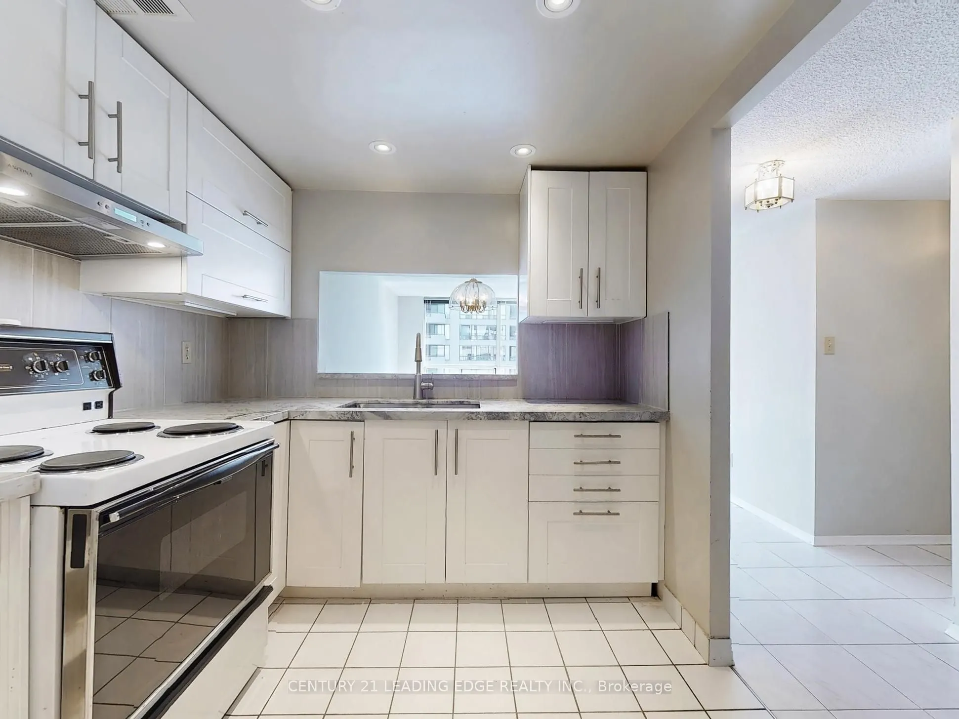 5785 Yonge Street, #PH404