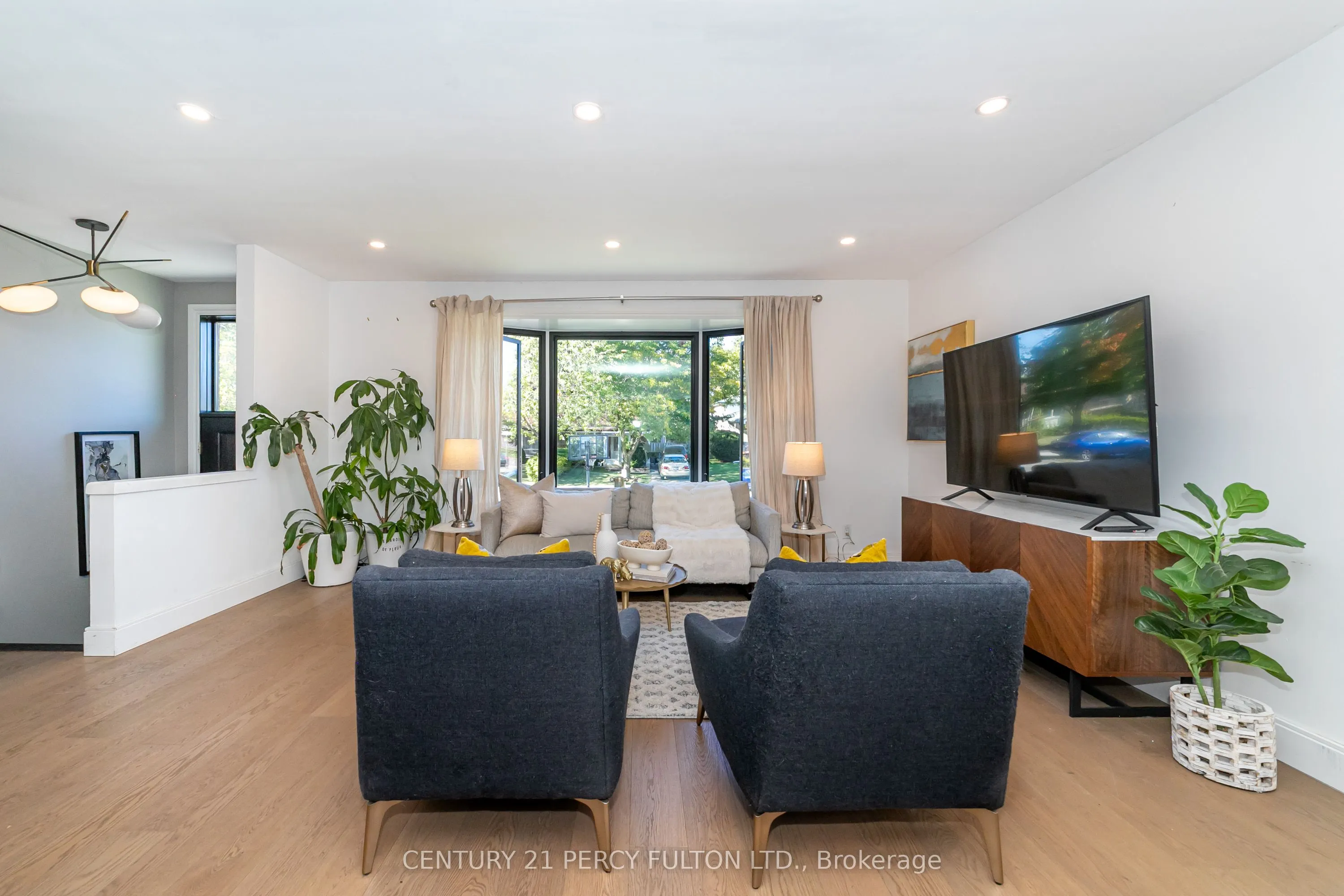 83 Cairnside Crescent