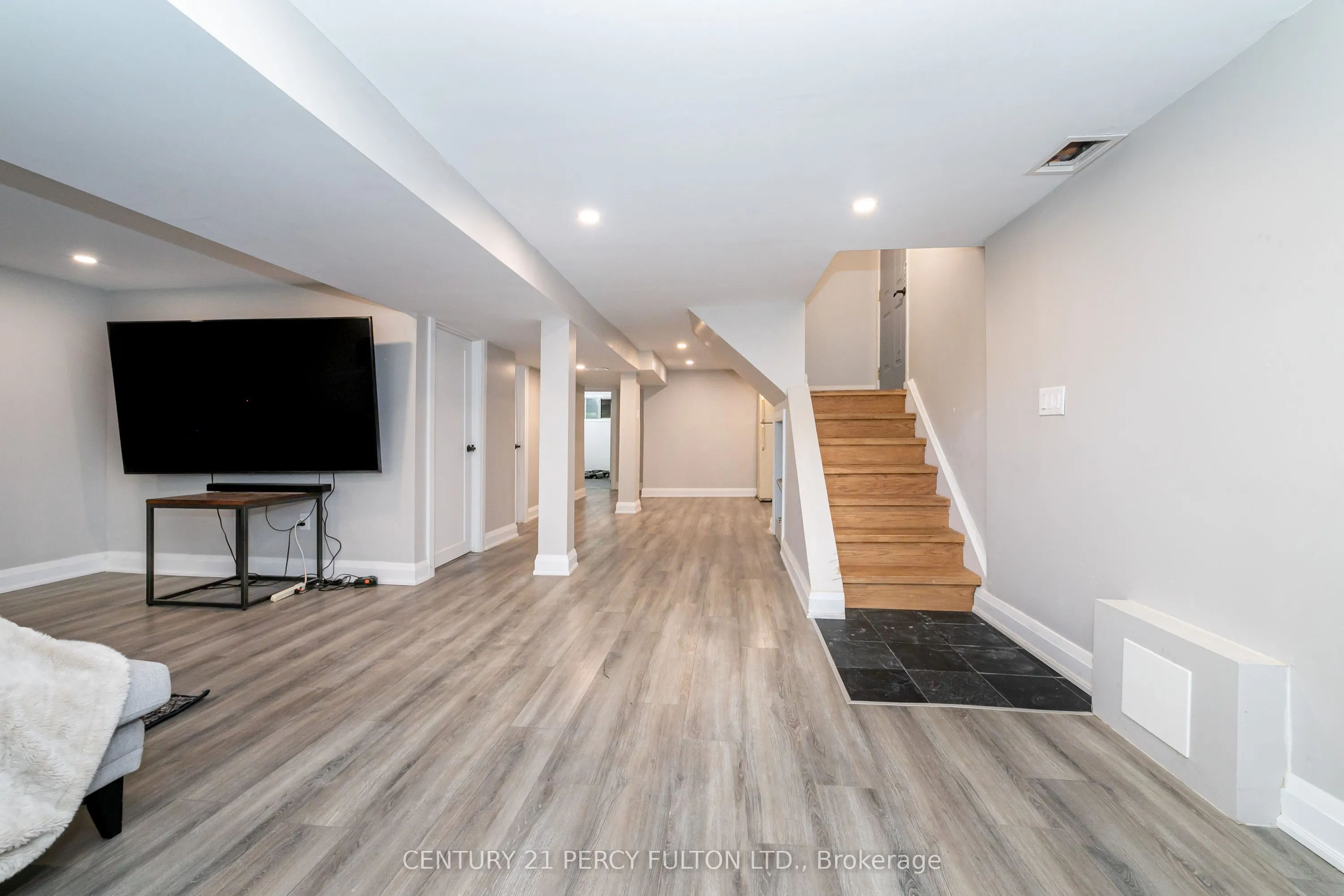 83 Cairnside Crescent