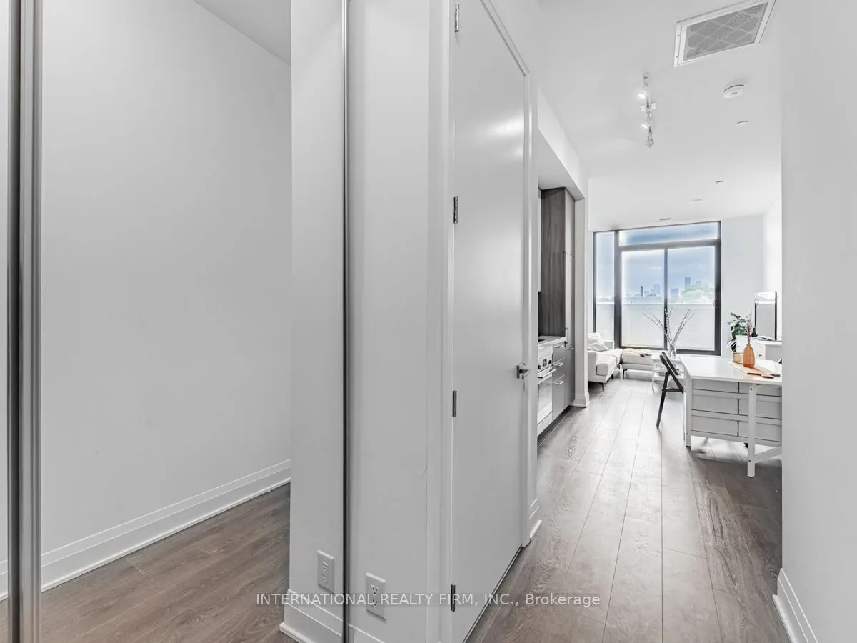 33 Frederick Todd Way W, #207