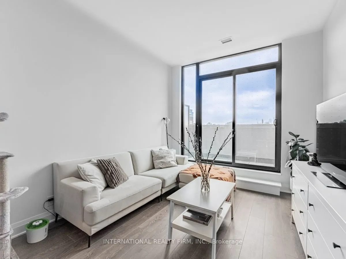 33 Frederick Todd Way W, #207
